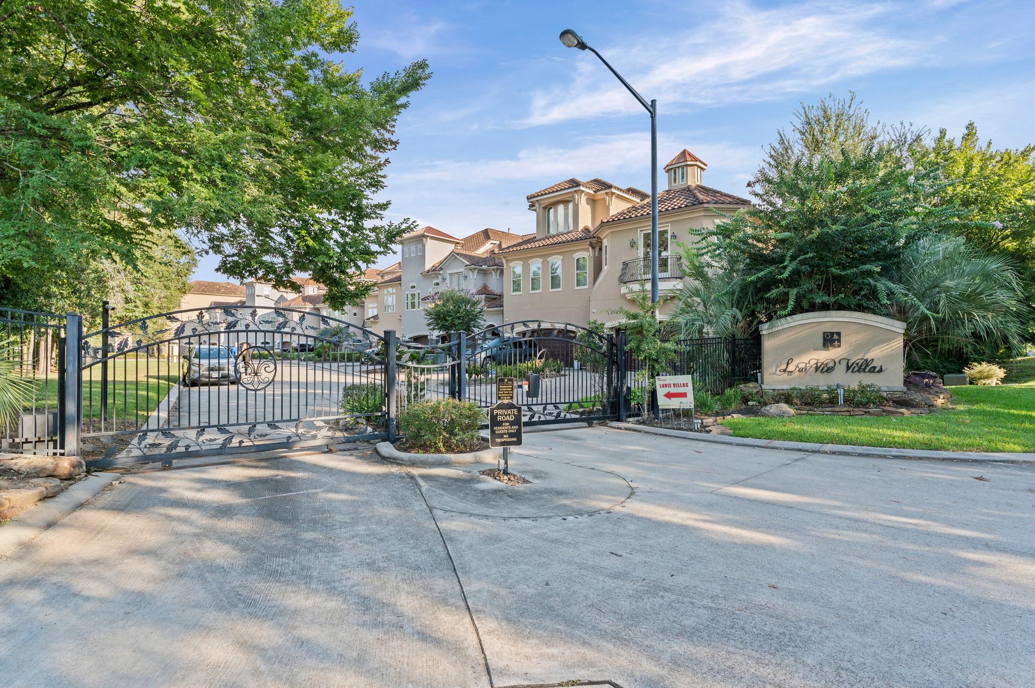 102 La Vie Drive