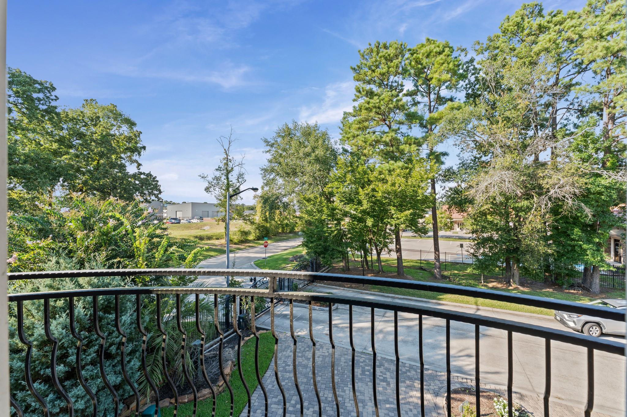 102 La Vie Drive