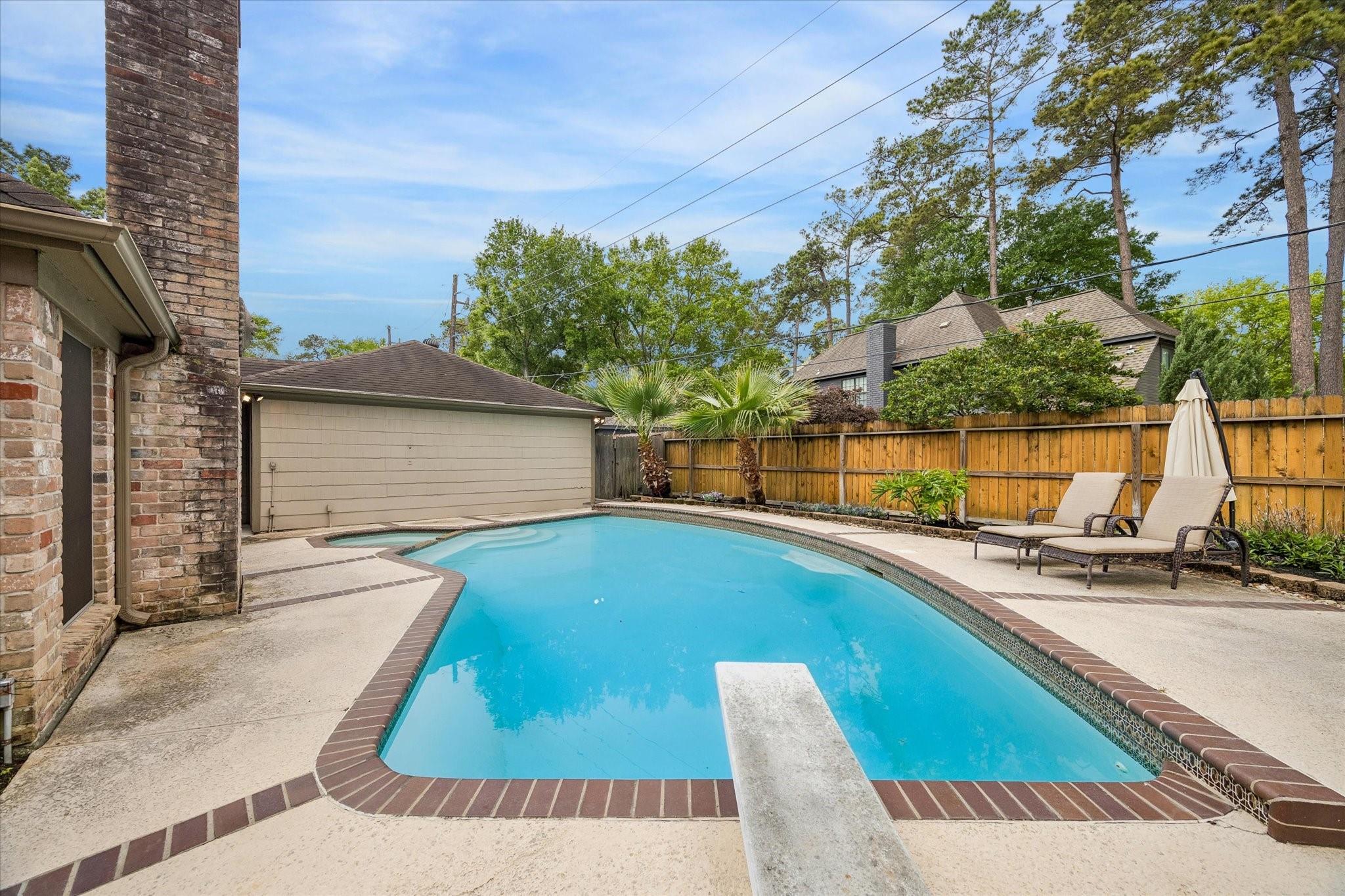 14615 Oak Bluff Court