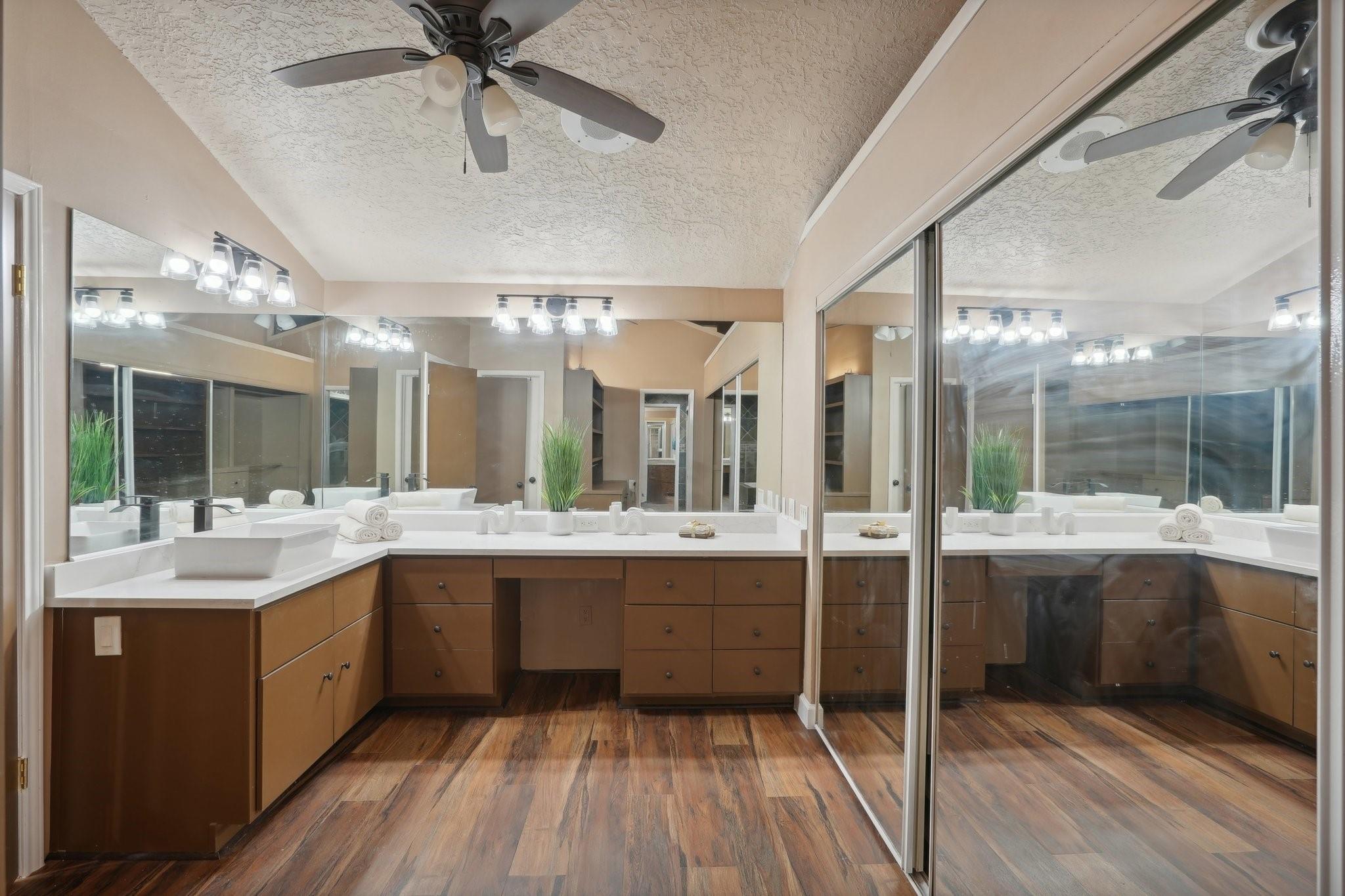 5914 Bermuda Dunes Drive