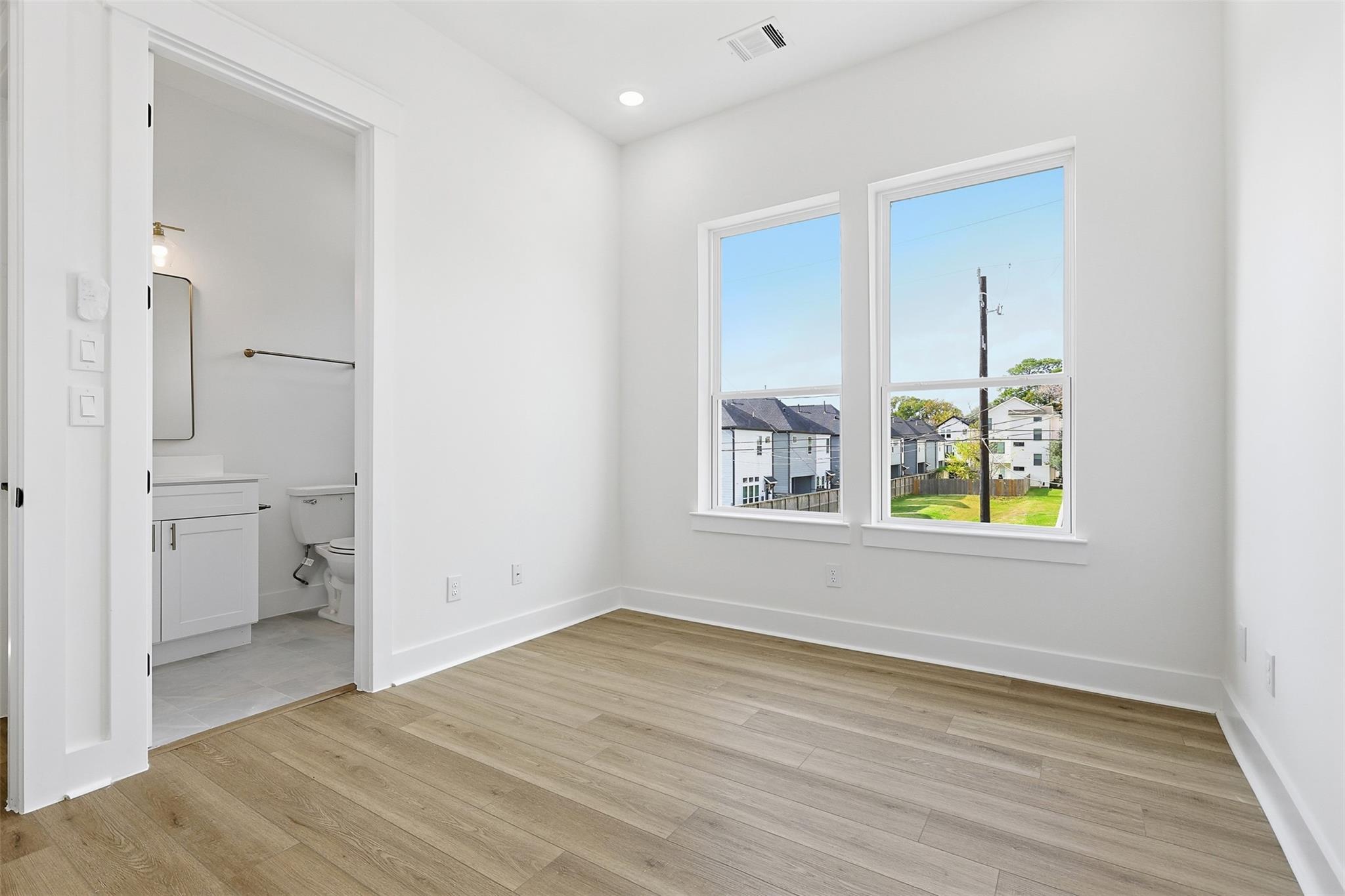 8917 Sunshine Laverne Lane