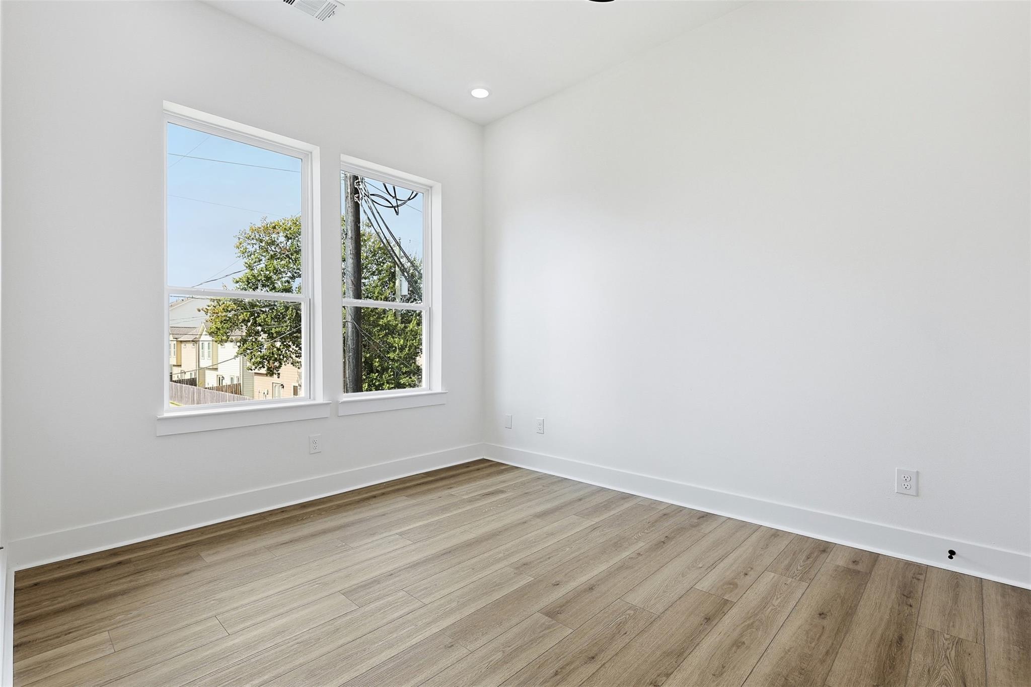 8917 Sunshine Laverne Lane