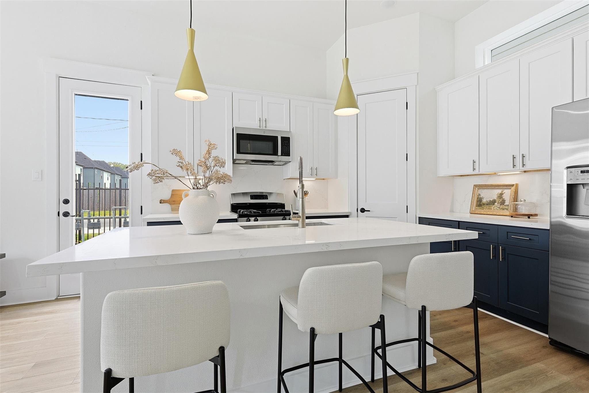 8917 Sunshine Laverne Lane