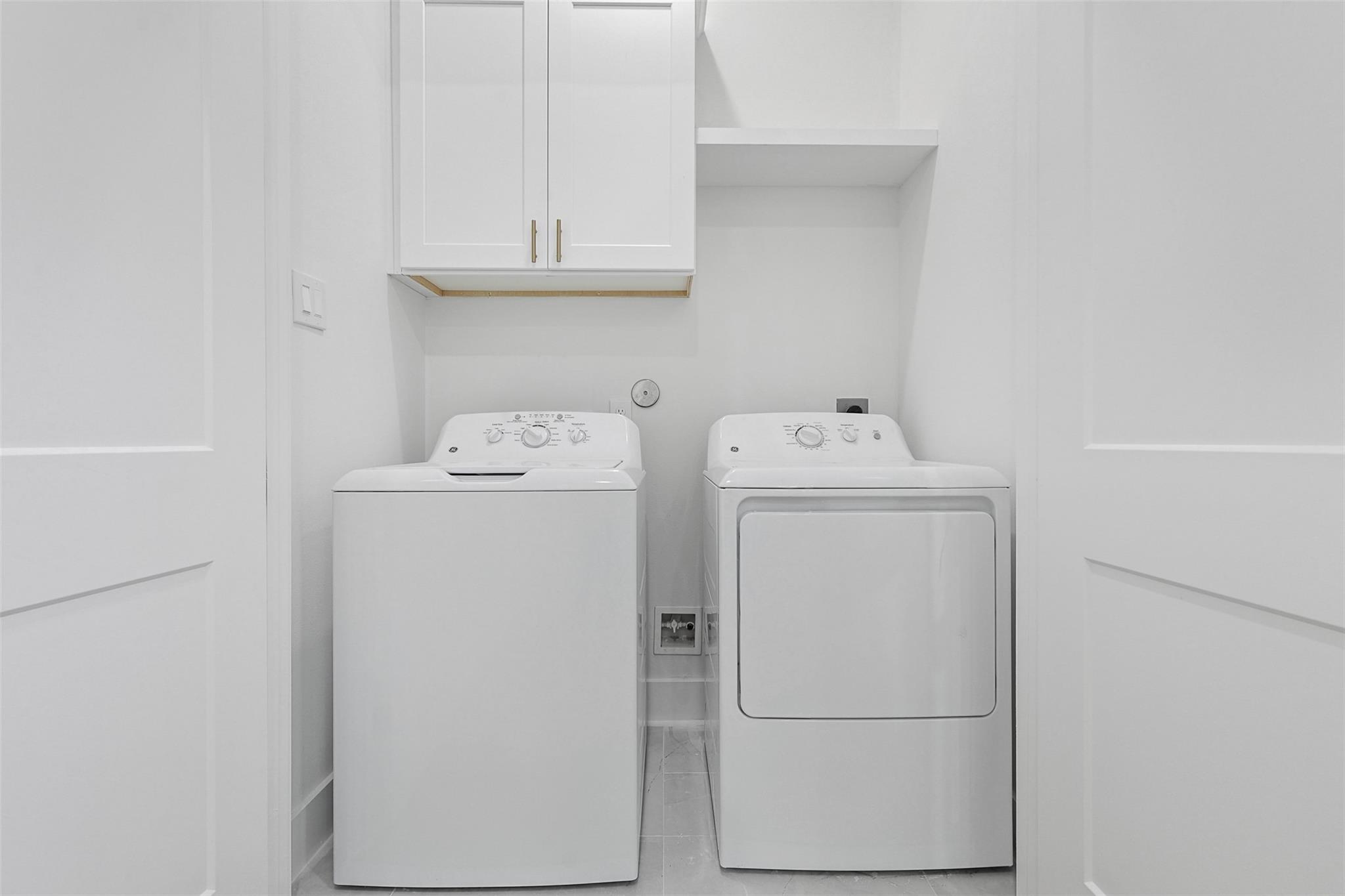 8917 Sunshine Laverne Lane