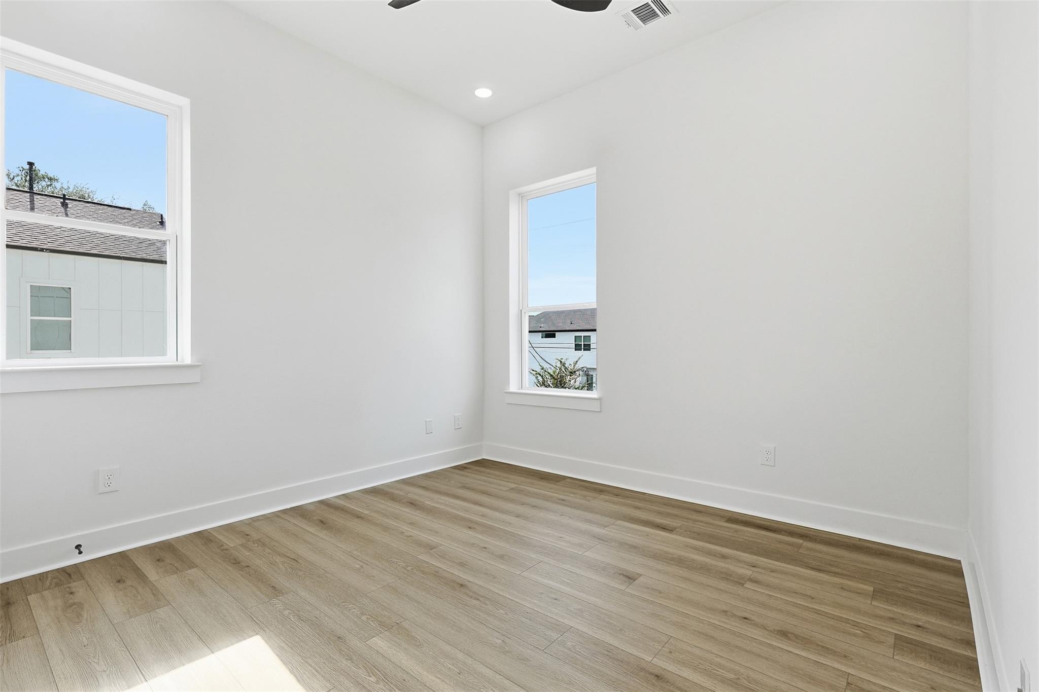 8917 Sunshine Laverne Lane