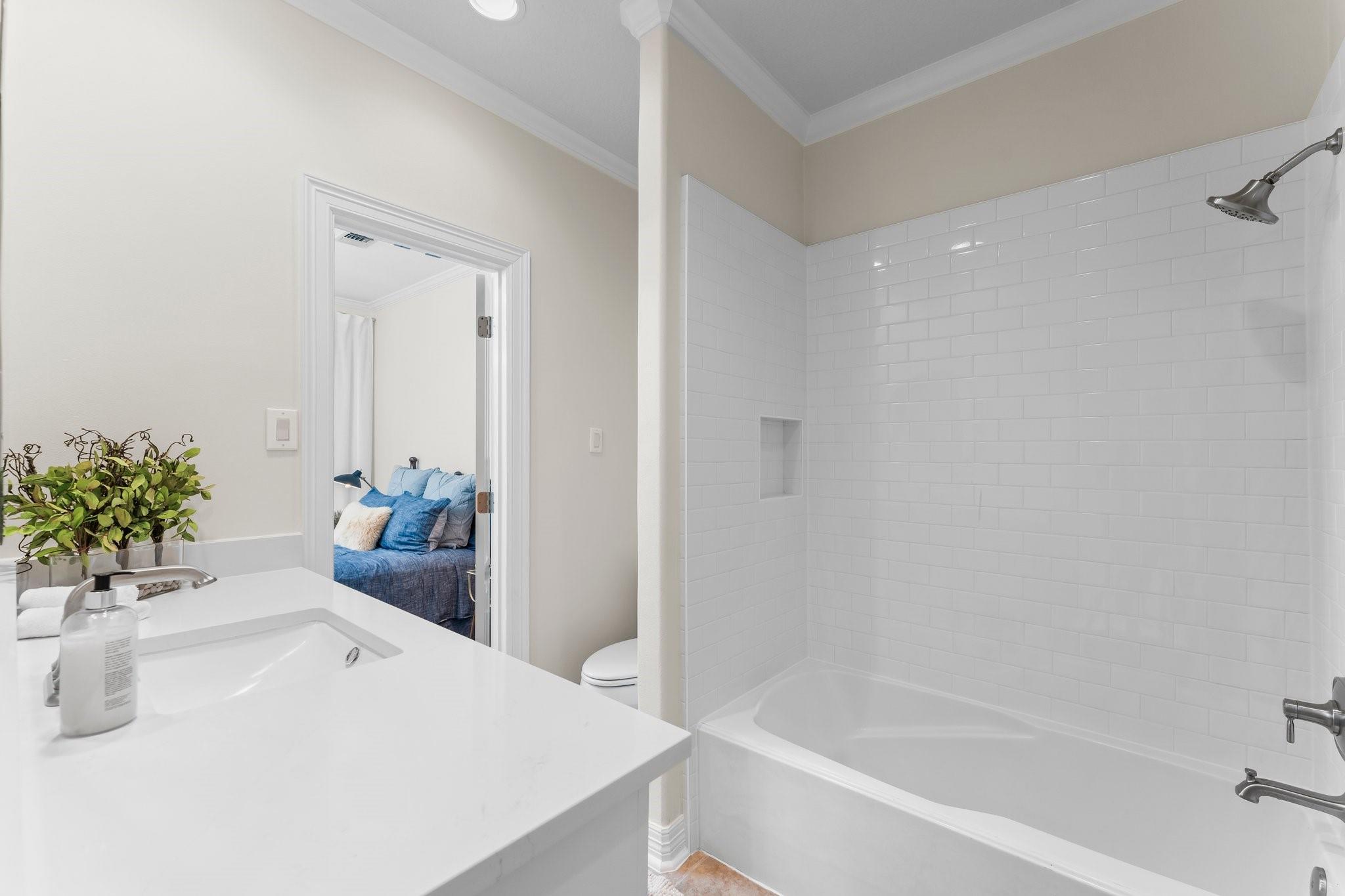 118 Mcgowen Street Unit: E