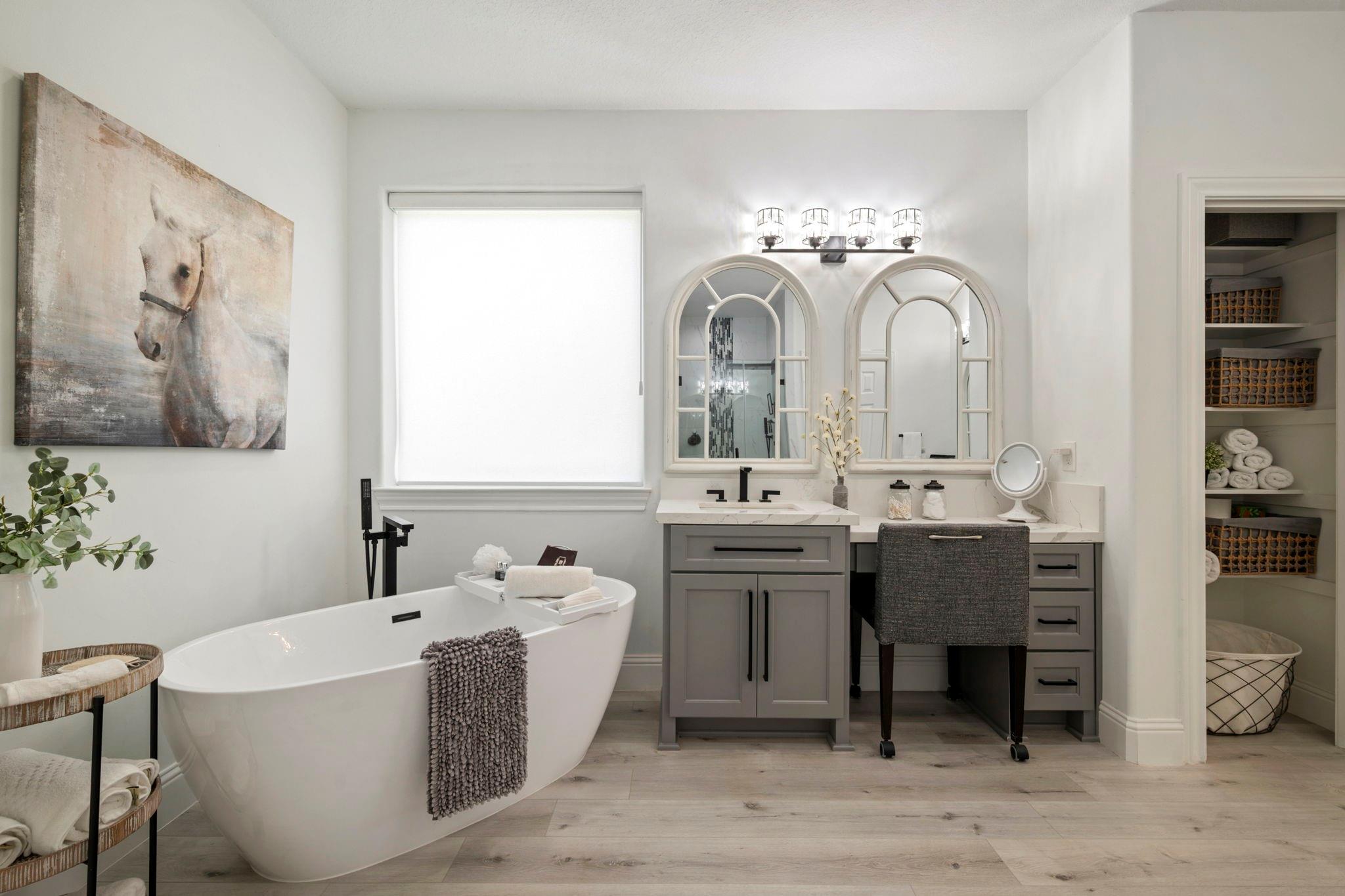 9822 Crestwater Circle