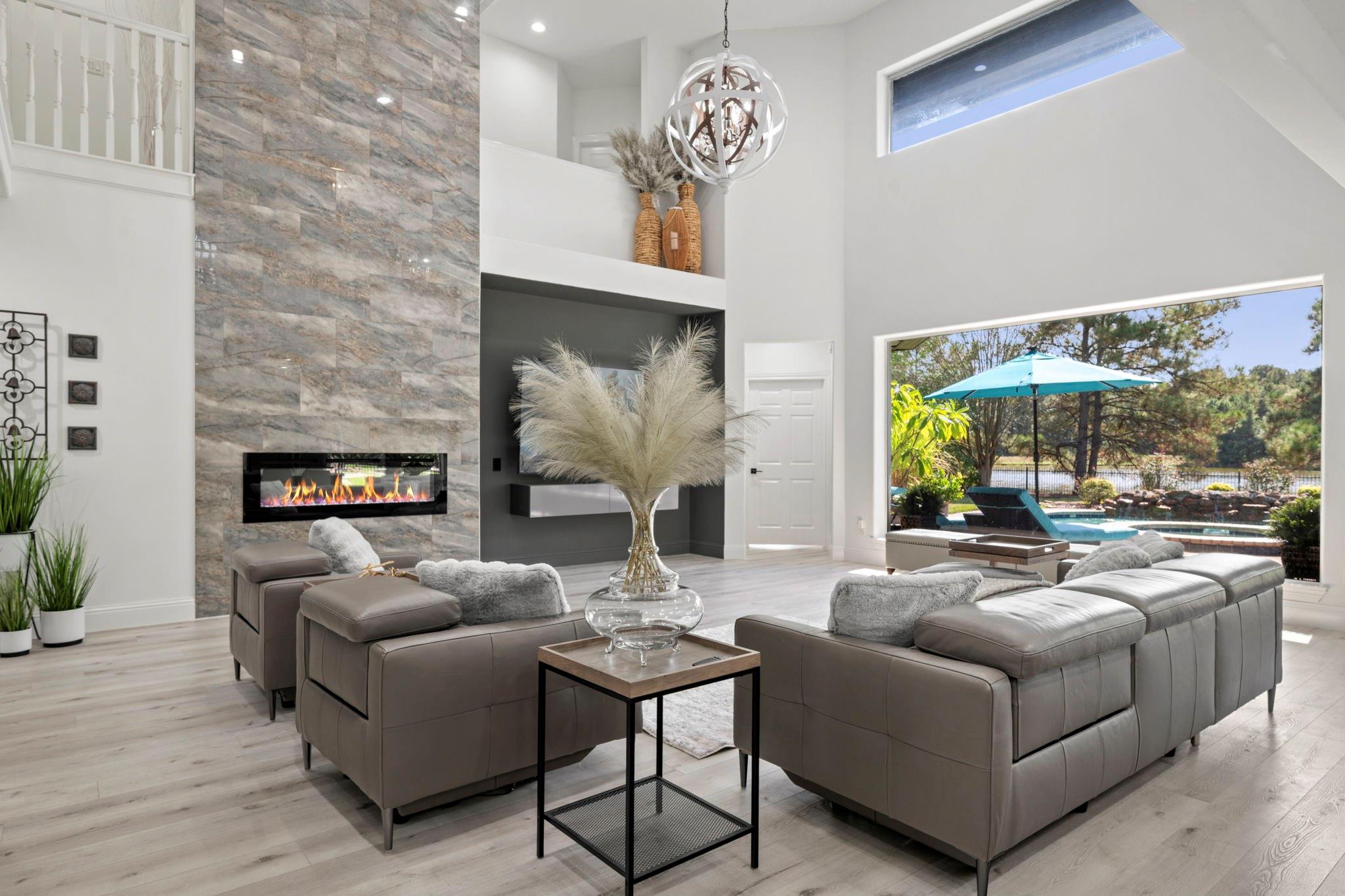 9822 Crestwater Circle