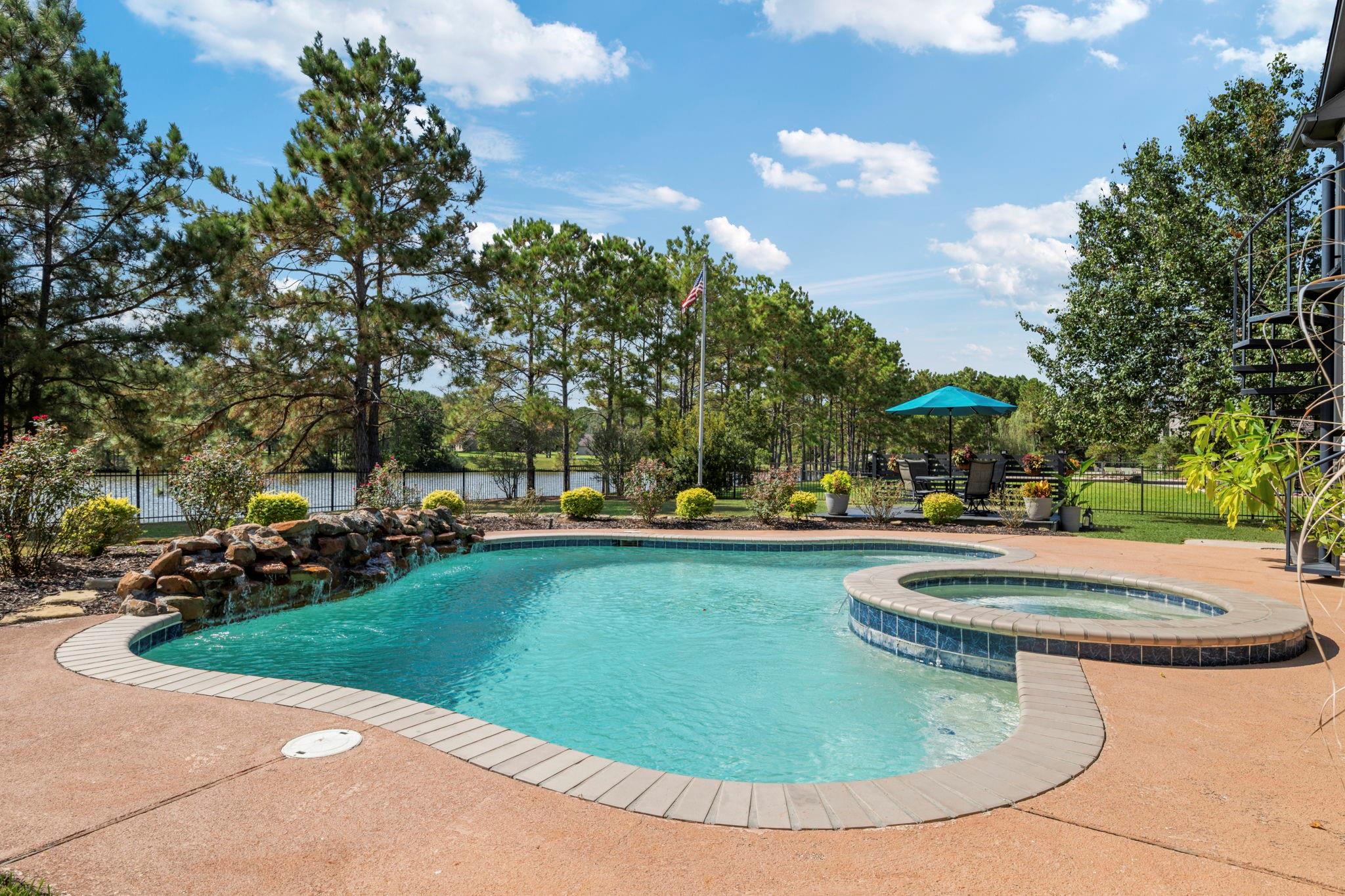 9822 Crestwater Circle