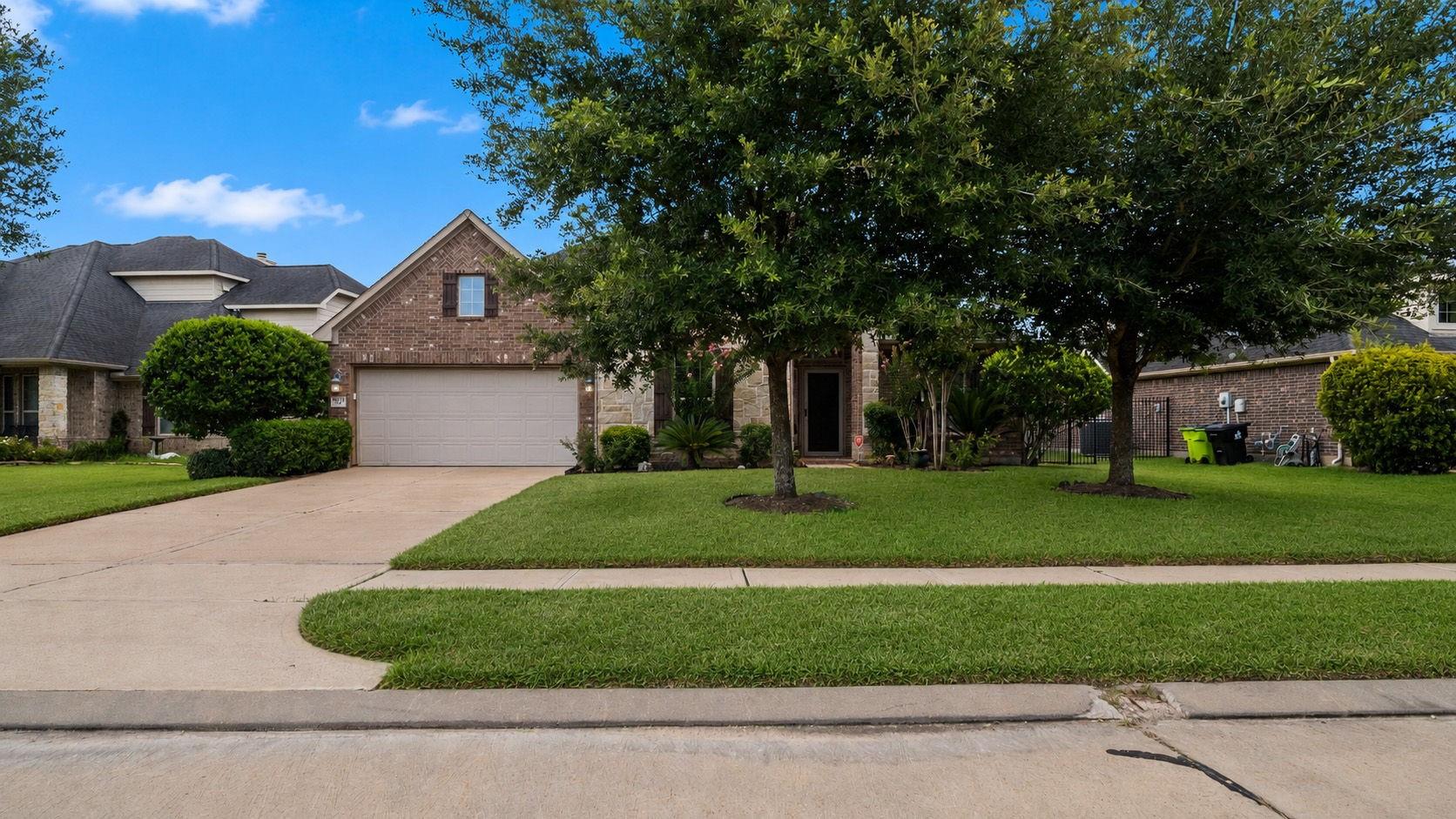 7935 Lake Commons Drive