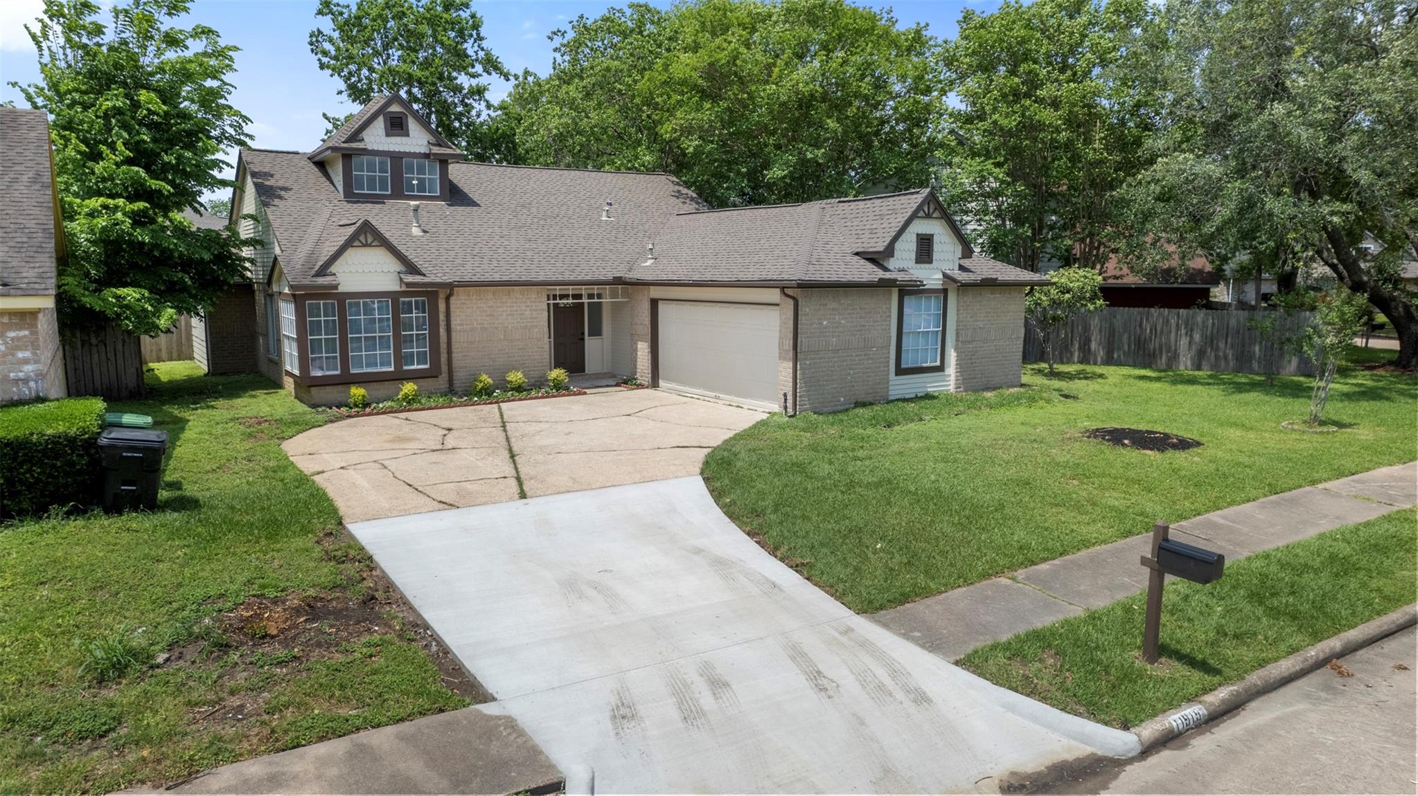 11915 Green Glade Drive