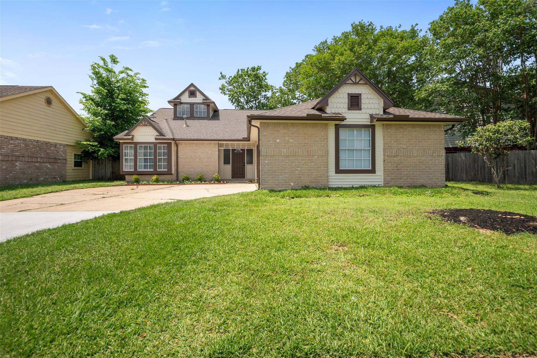 11915 Green Glade Drive