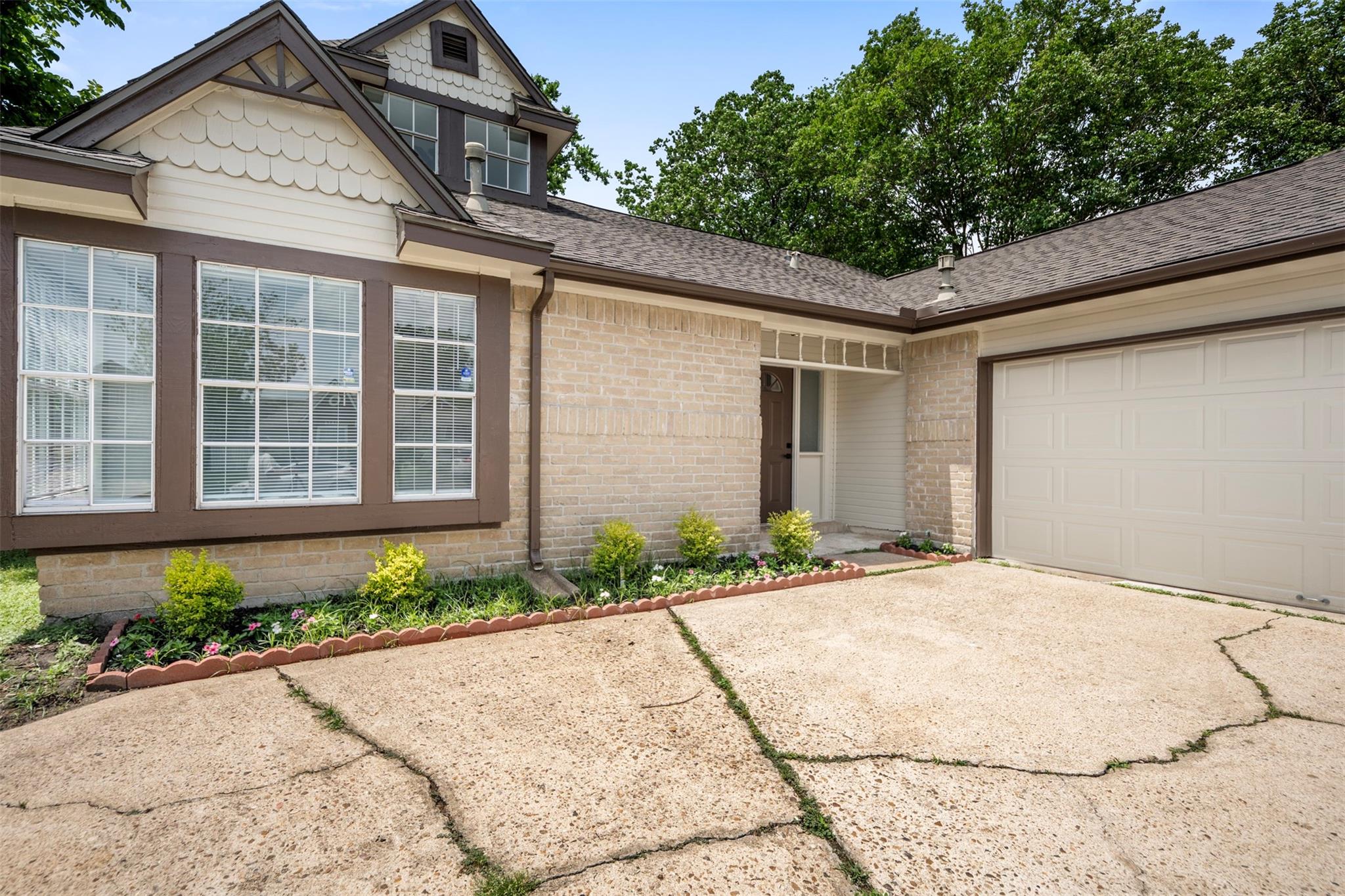 11915 Green Glade Drive