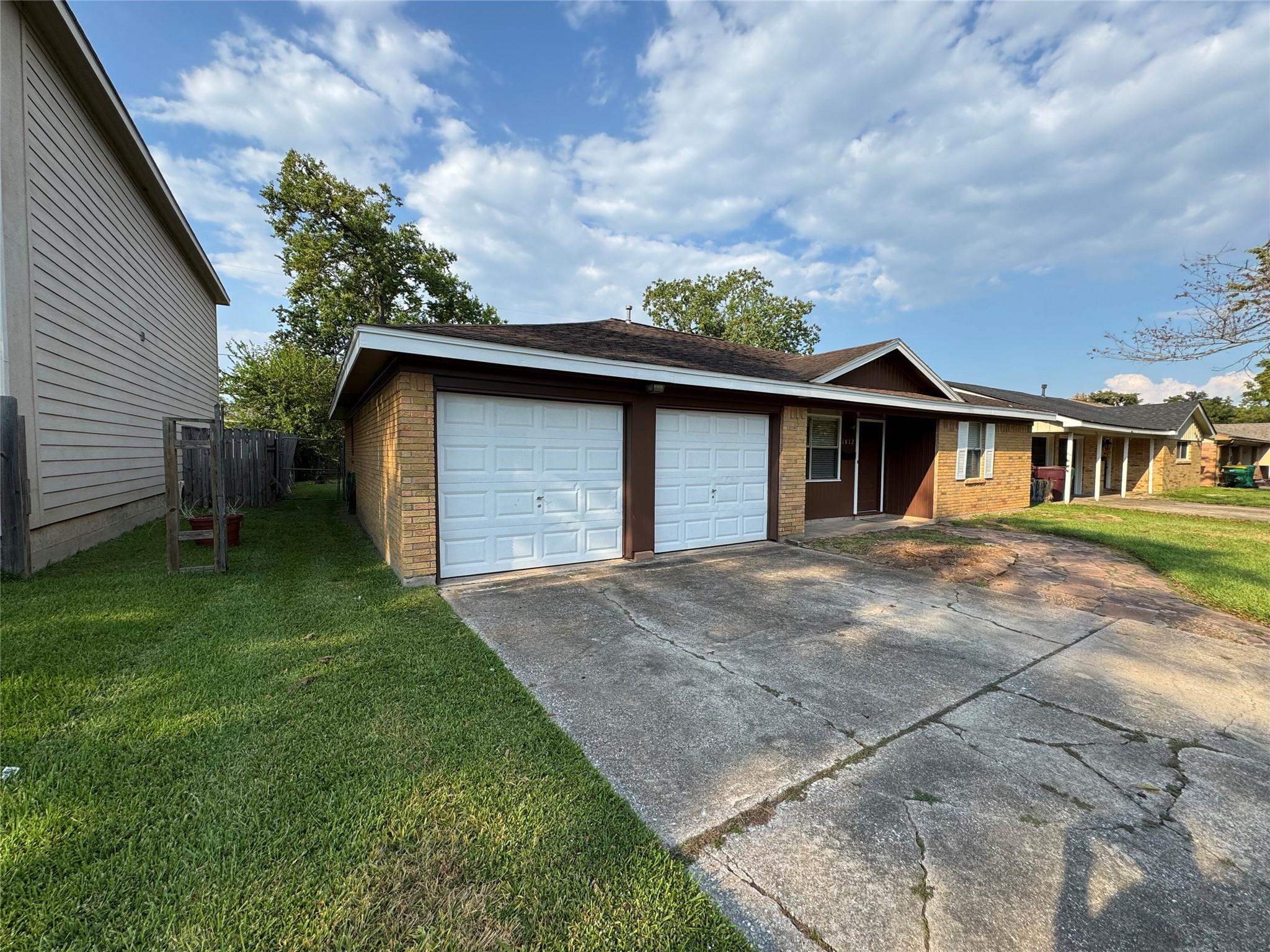 1812 Dolphin Drive, Seabrook