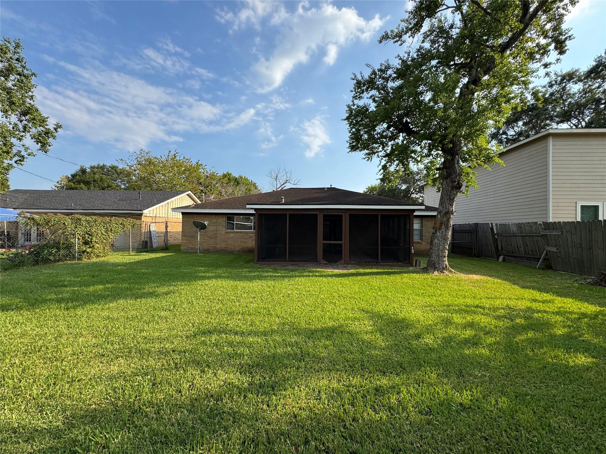 1812 Dolphin Drive, Seabrook