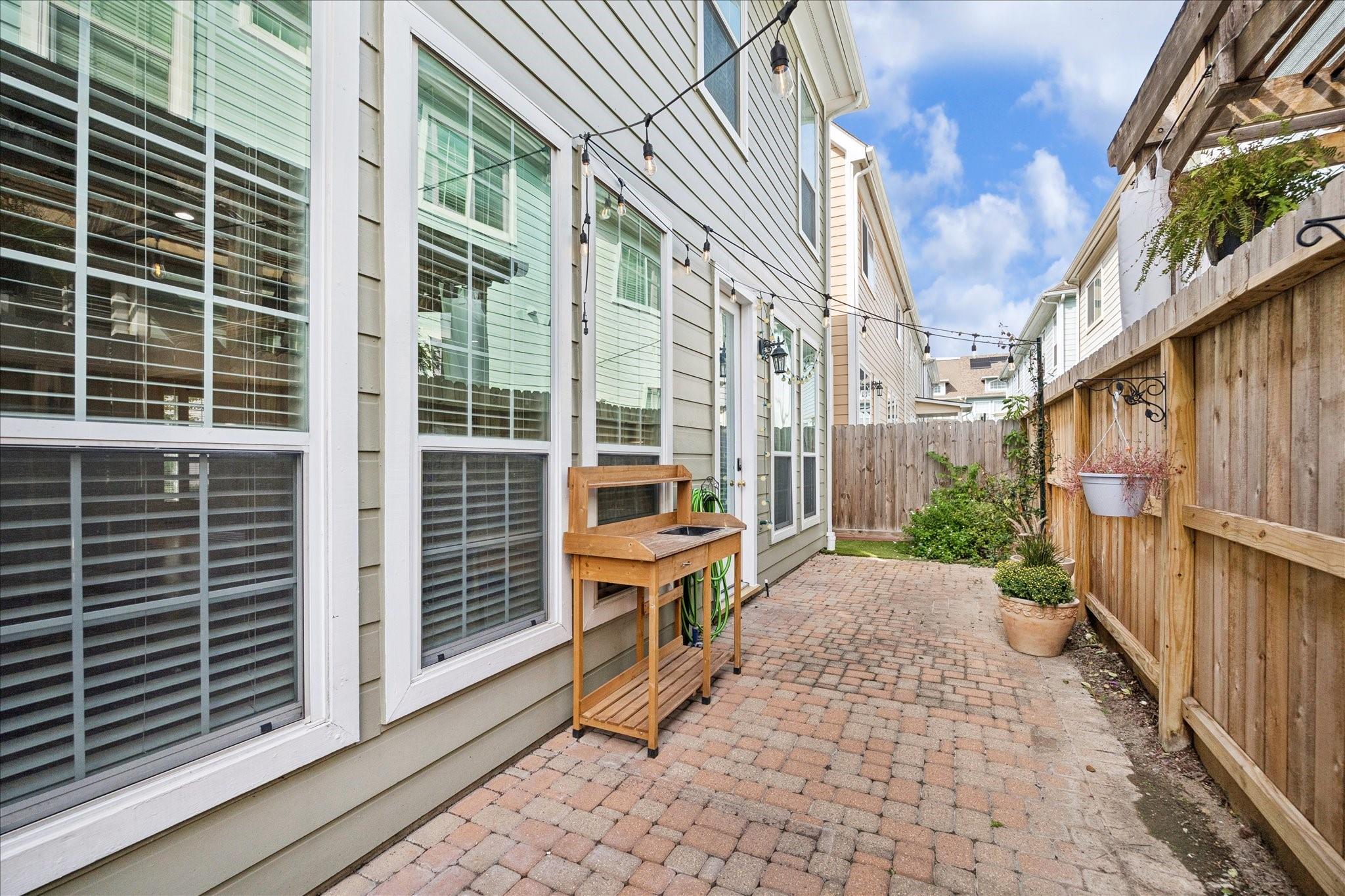 2667 Shady Acres Landing, Houston