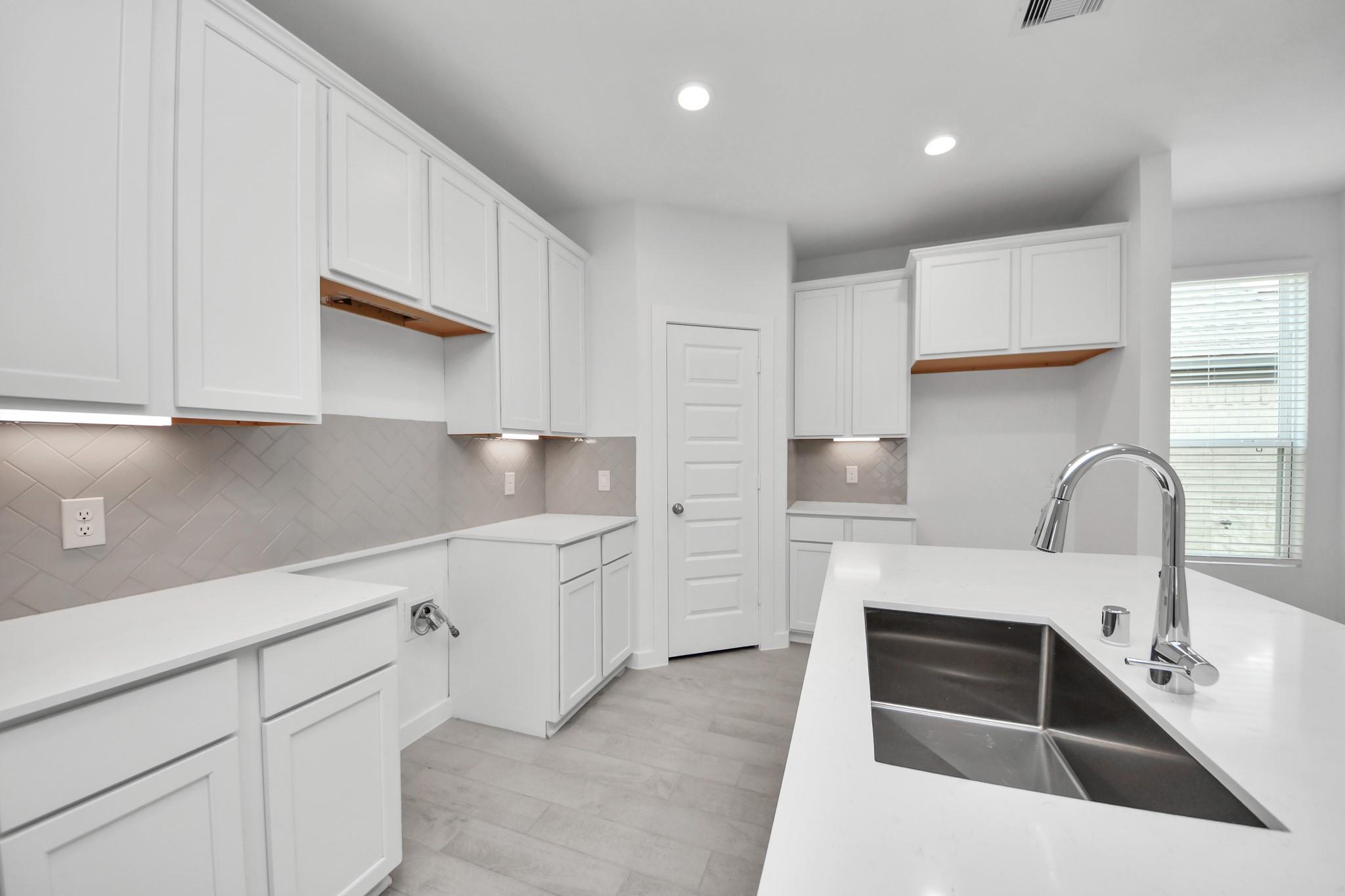 18526 Athena Flower Drive