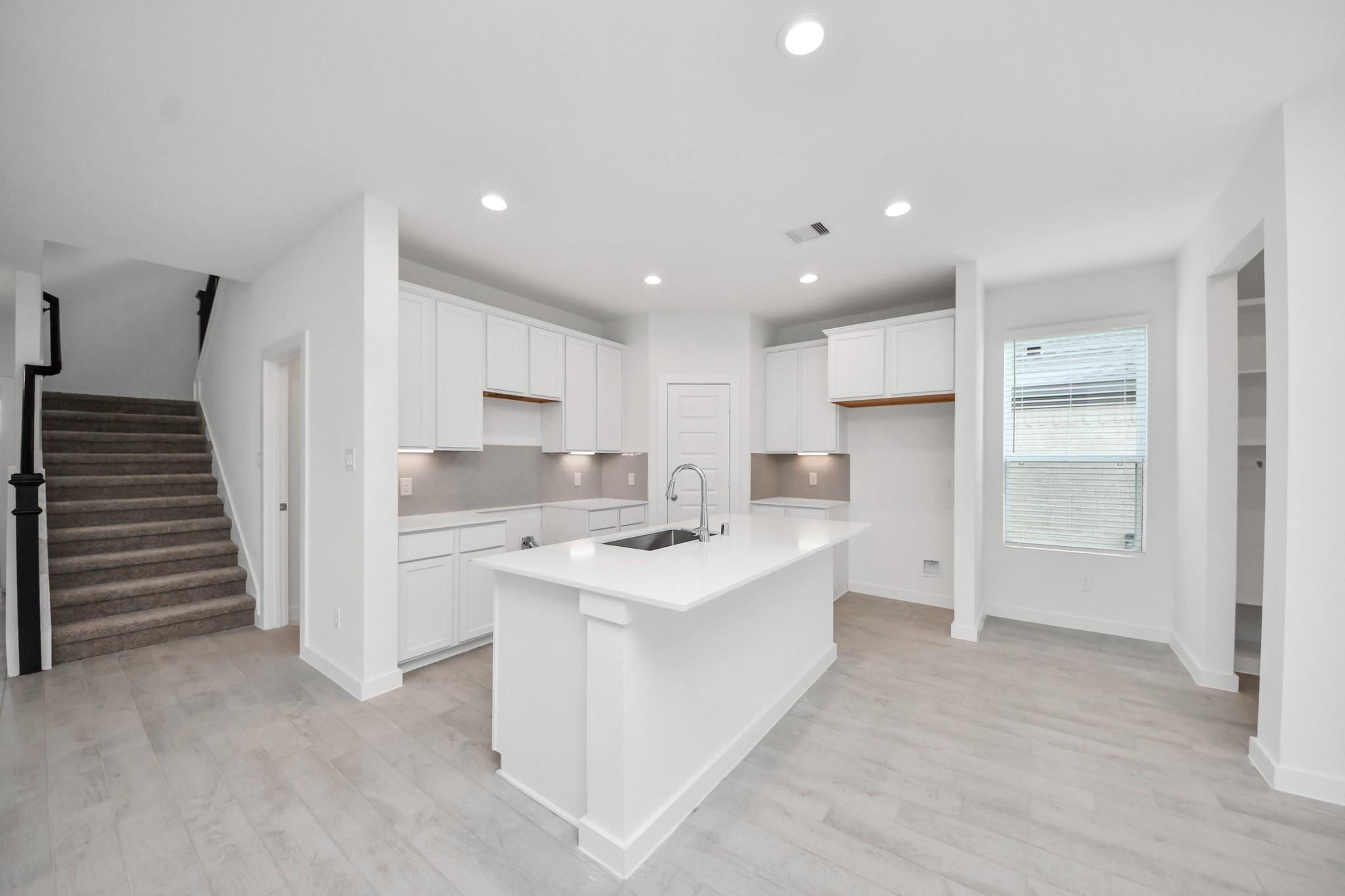 18526 Athena Flower Drive