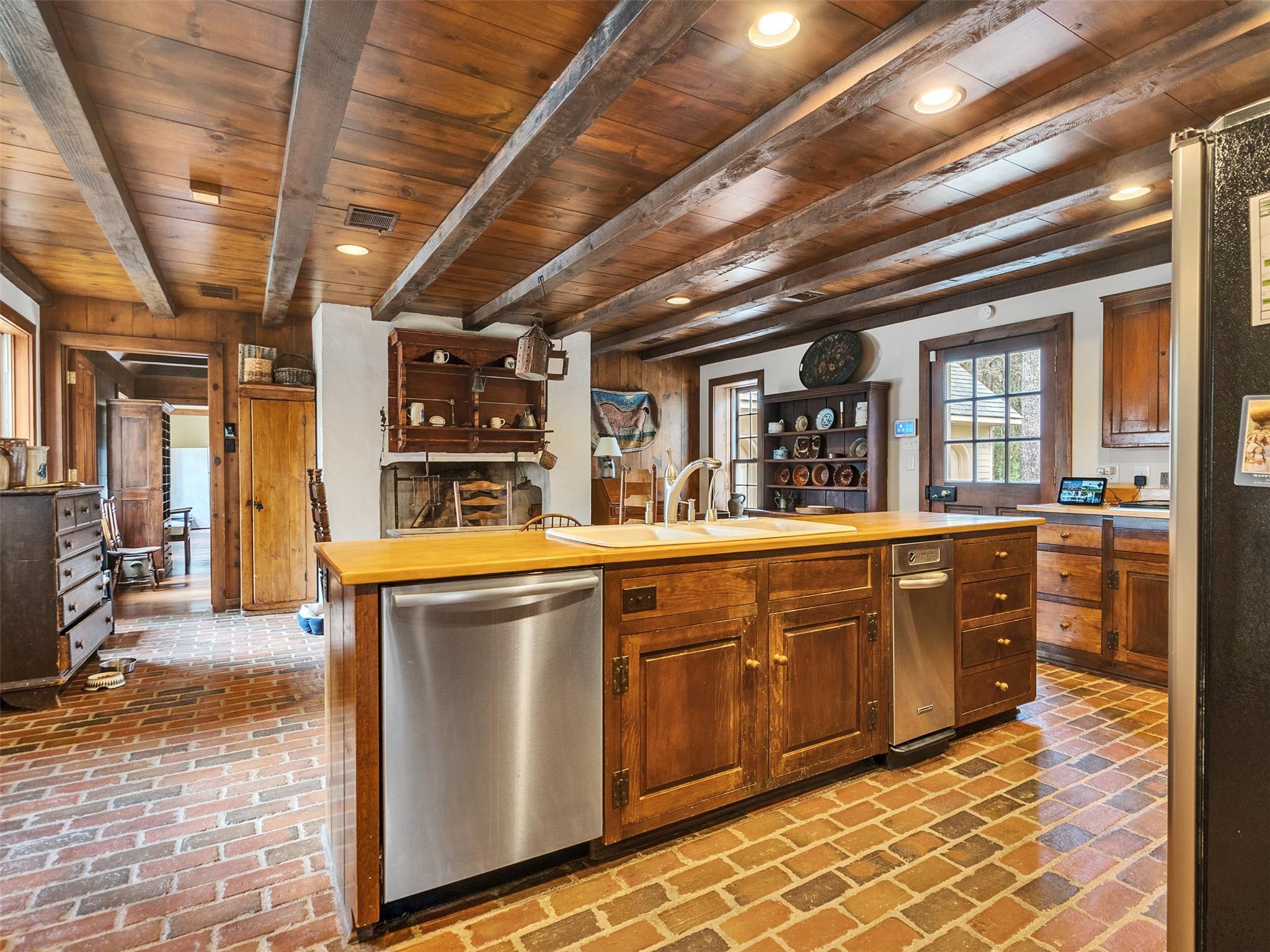 5212 Strack Road