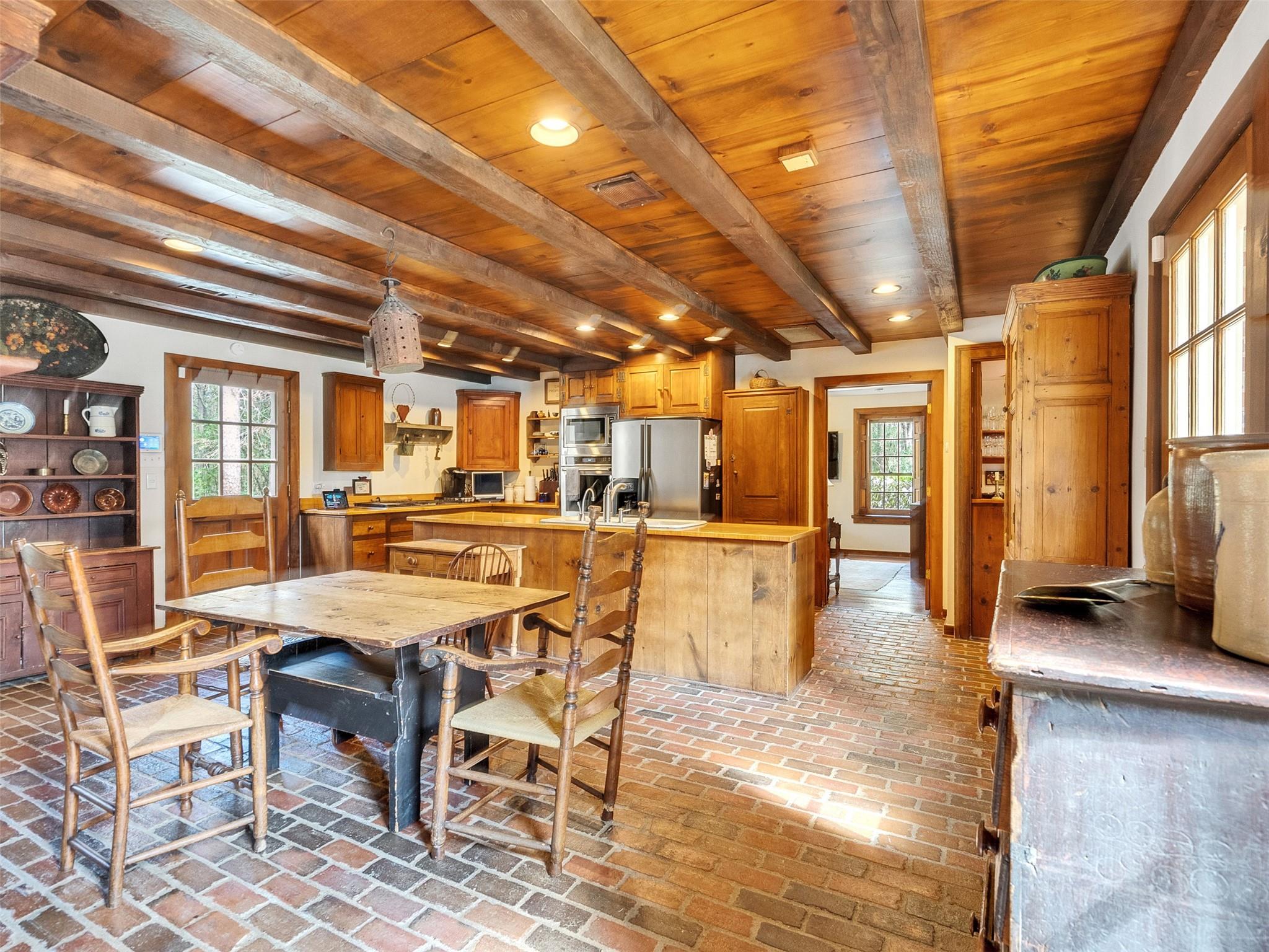 5212 Strack Road