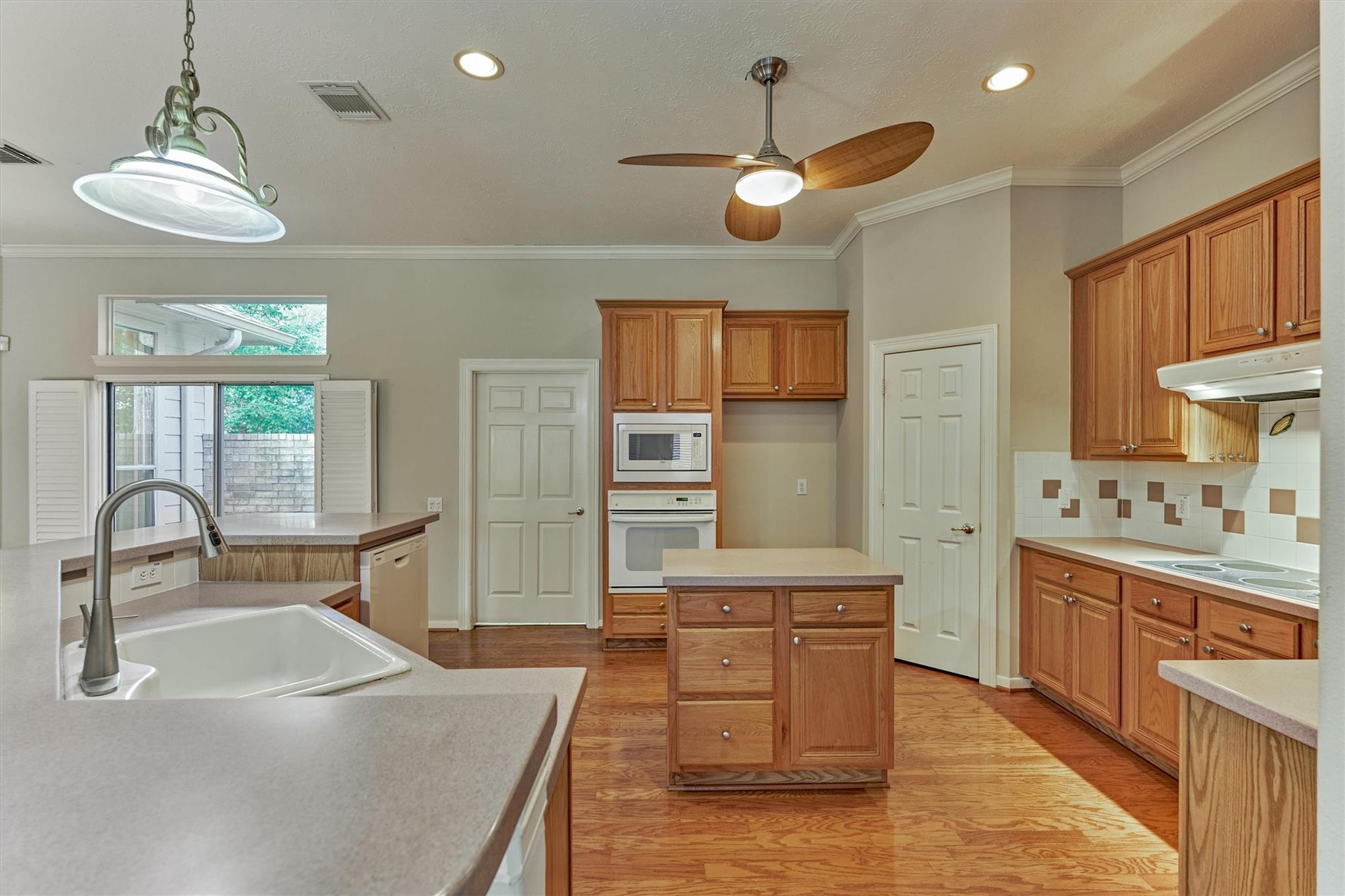 23 Meadowhawk Place