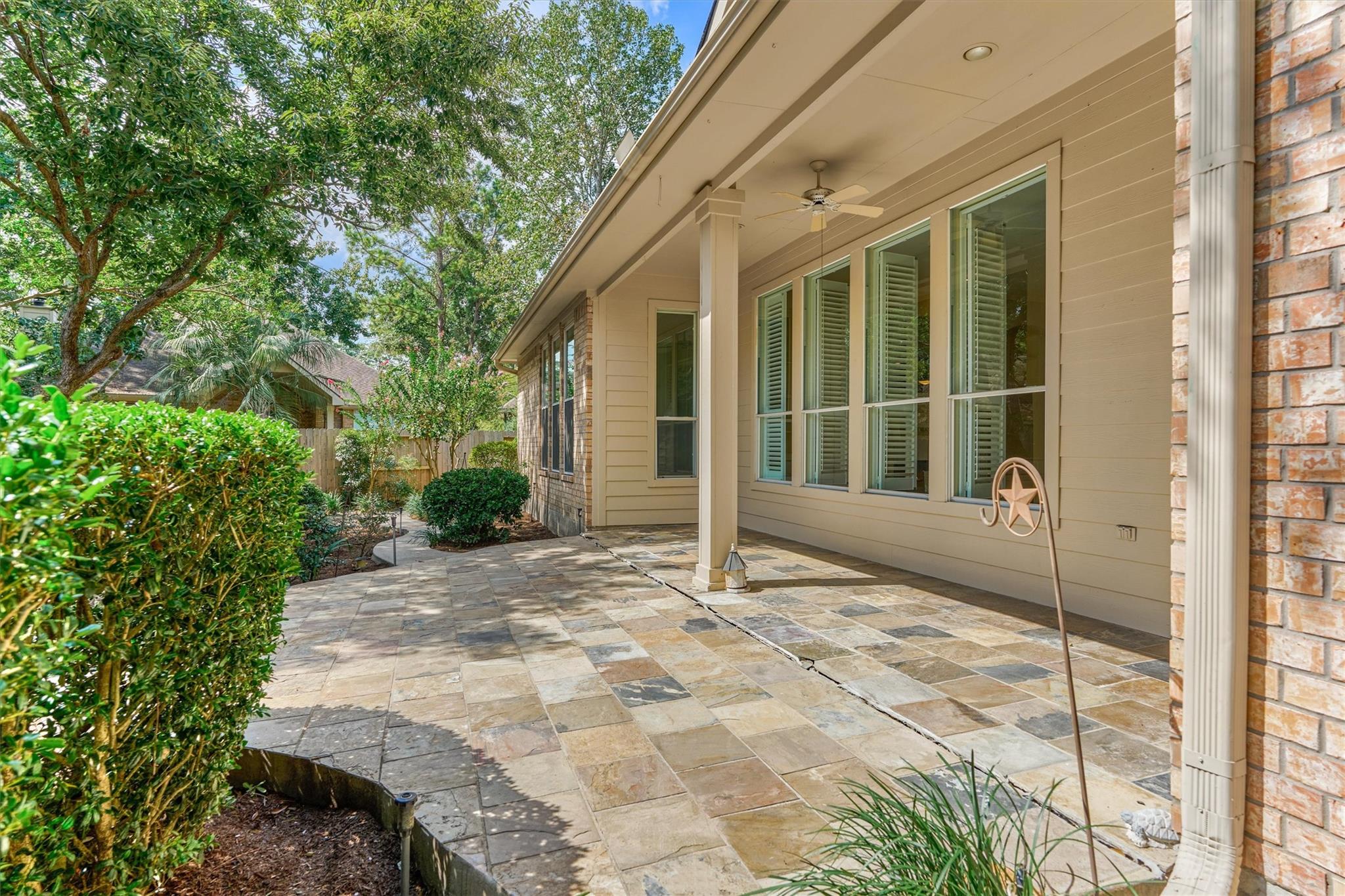 23 Meadowhawk Place