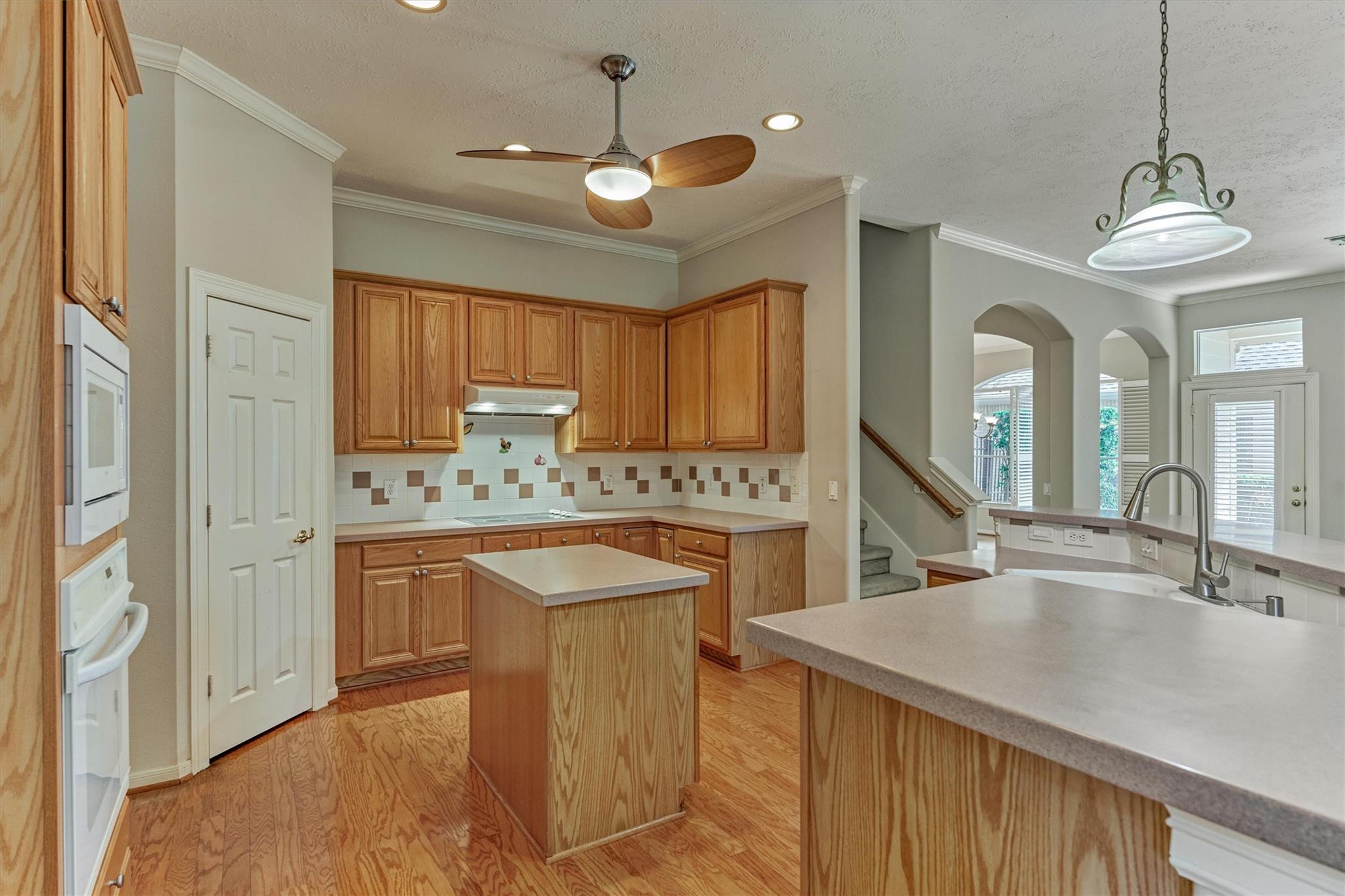 23 Meadowhawk Place