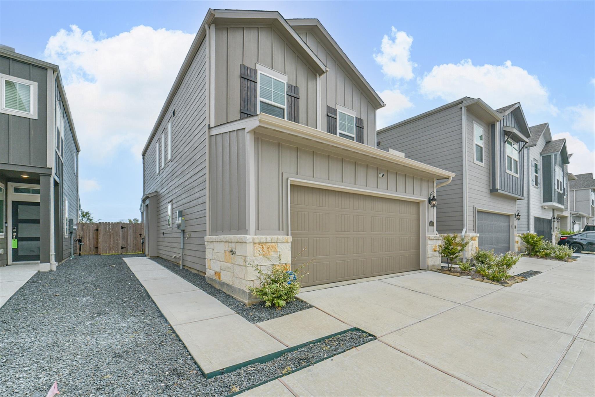 14834 Slow River Avenue, Houston