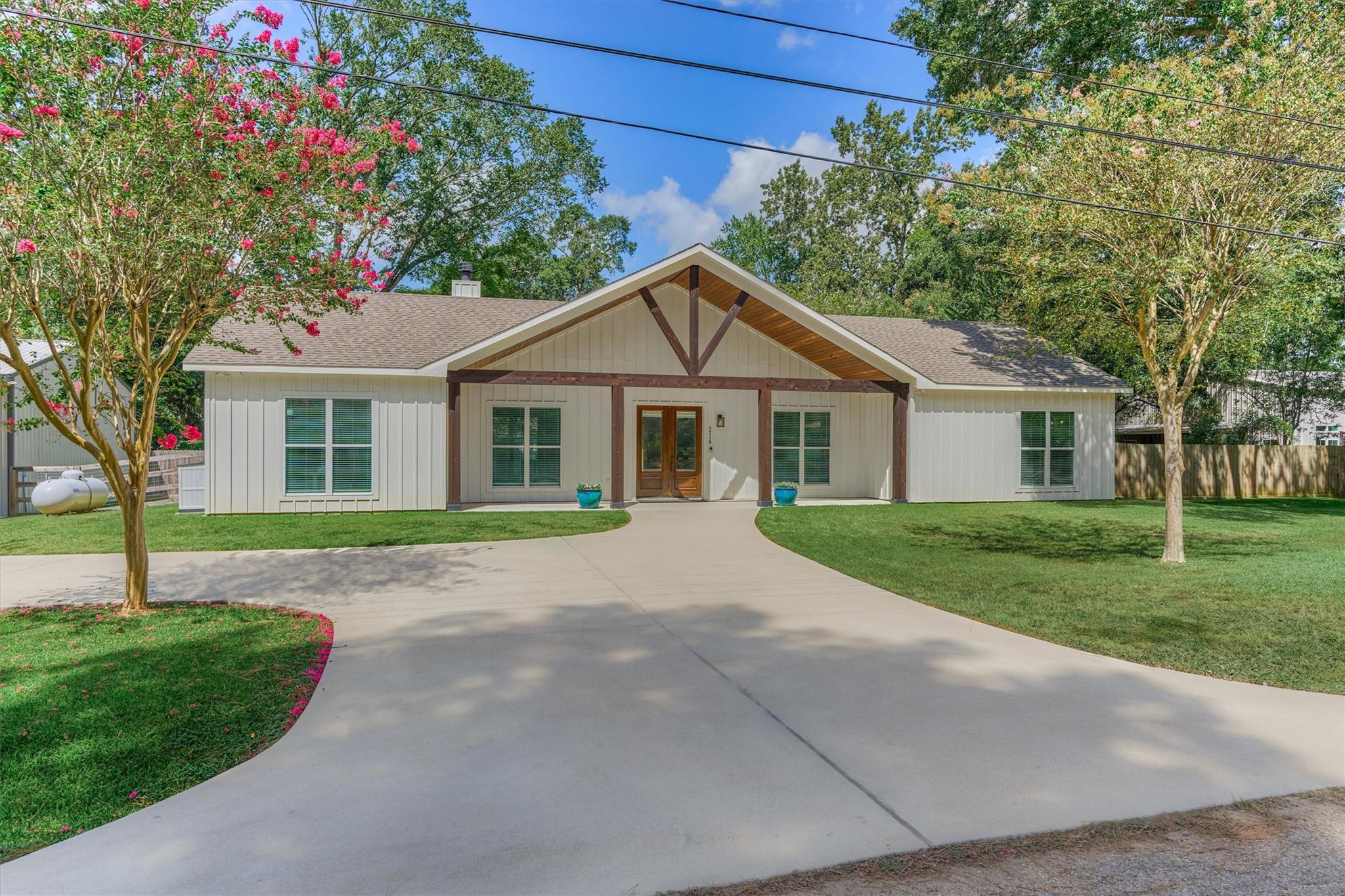 5218 Lazy Lane