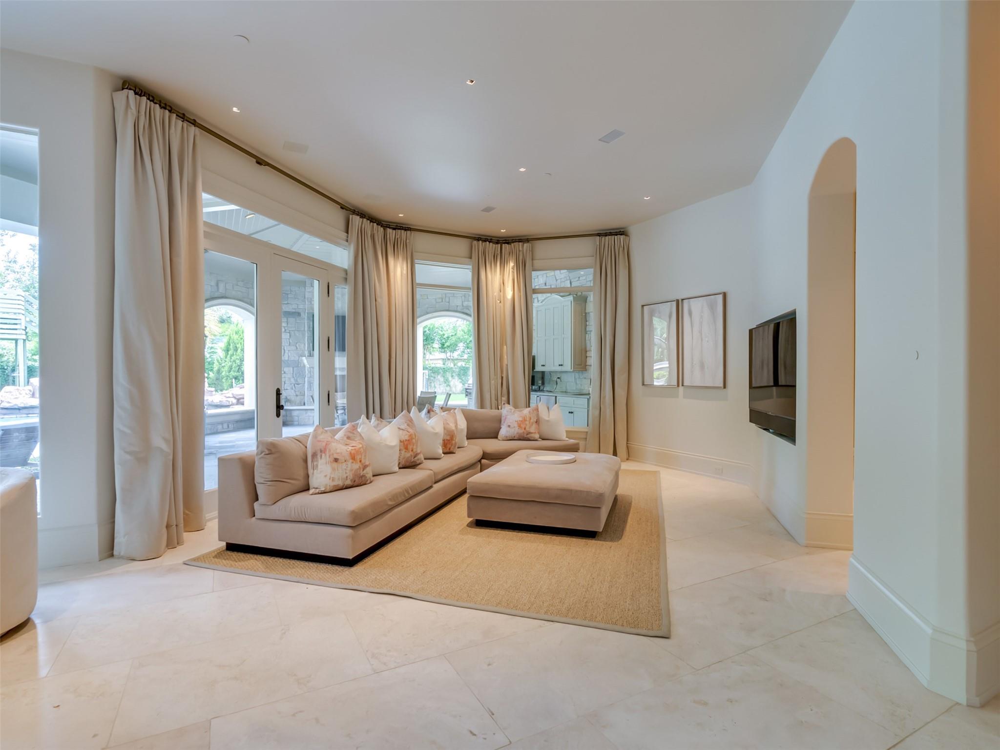 11527 Green Oaks Drive