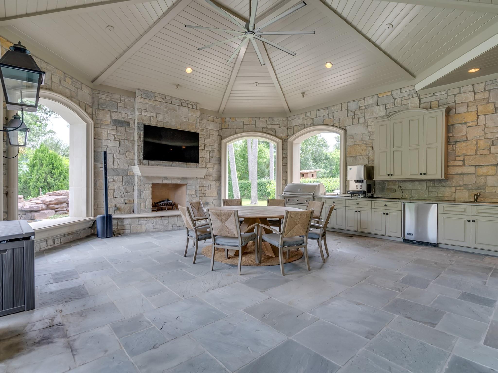 11527 Green Oaks Drive