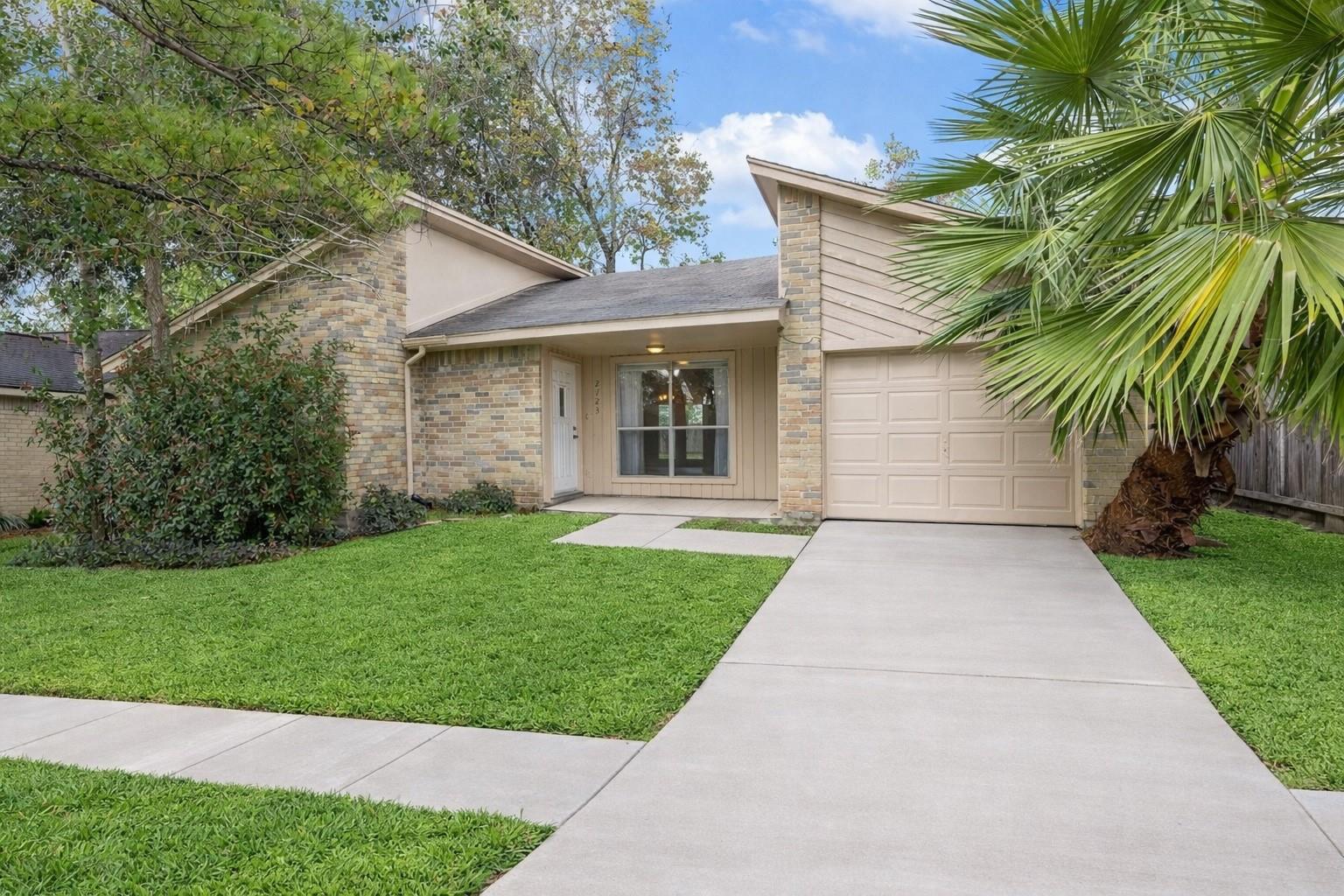 2723 N Brompton Drive