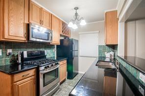 902 W 42nd Street