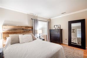 902 W 42nd Street