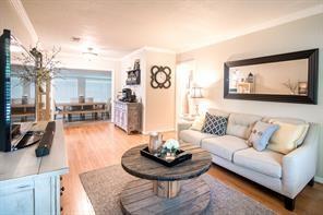 902 W 42nd Street