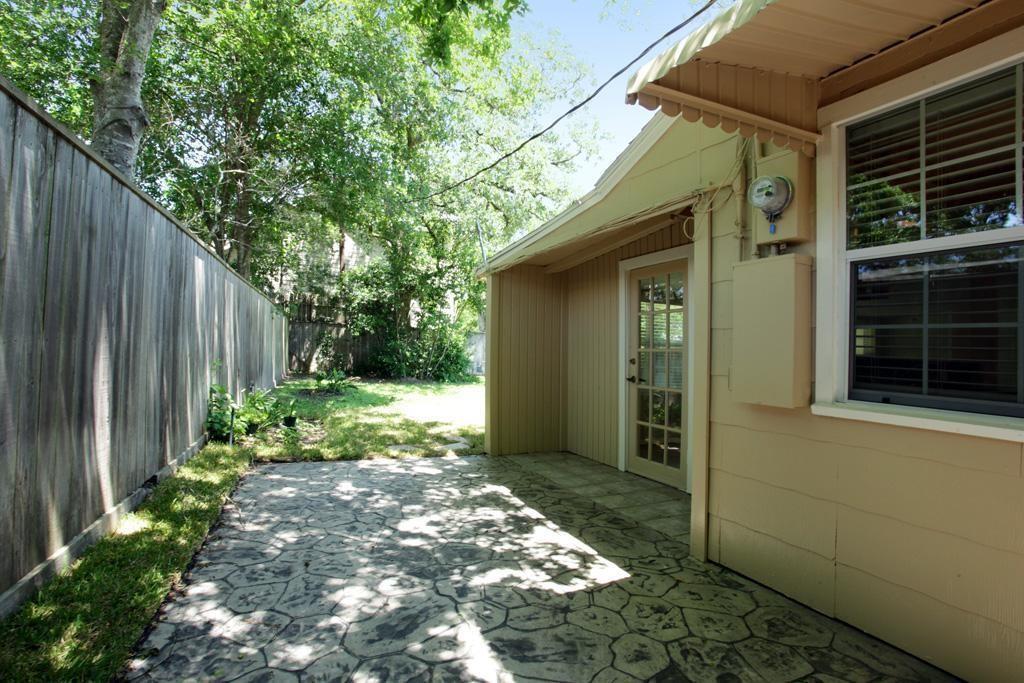 902 W 42nd Street