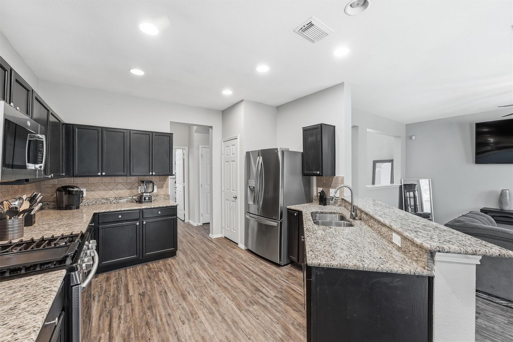 2903 Edgewick Elm Street