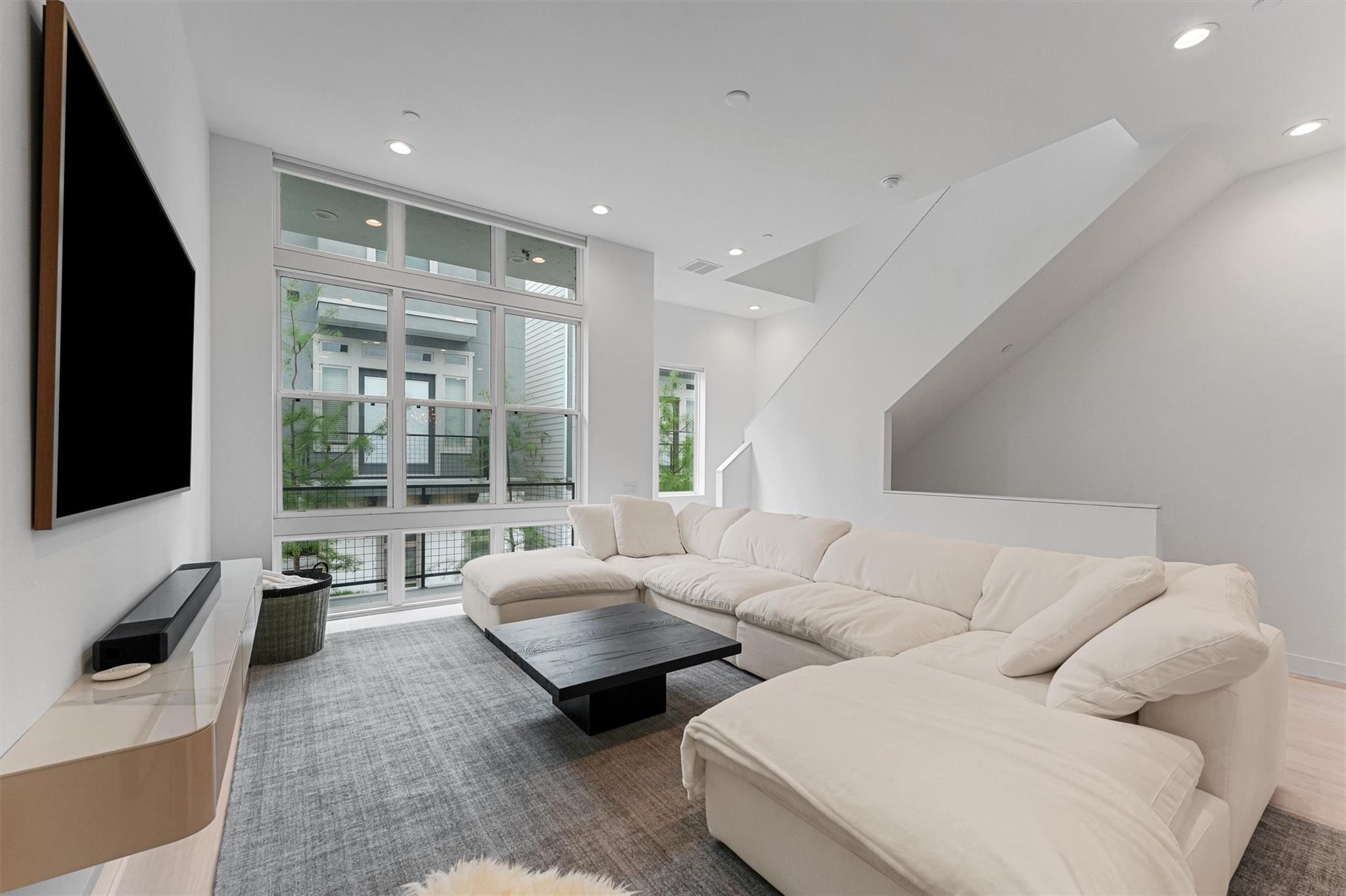 5854 E Post Oak Lane