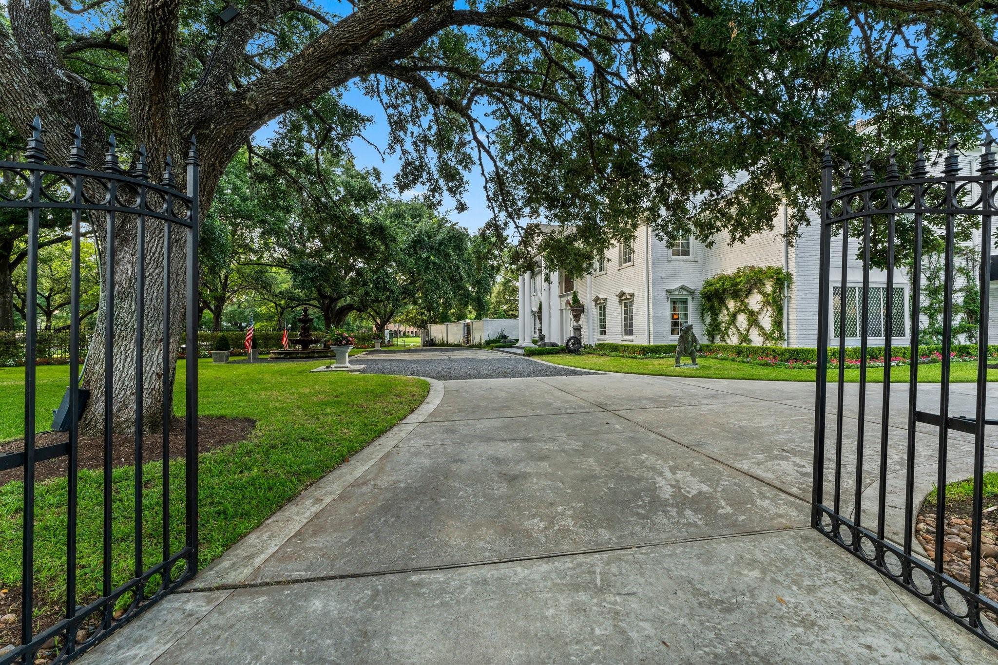 1561 Kirby Drive