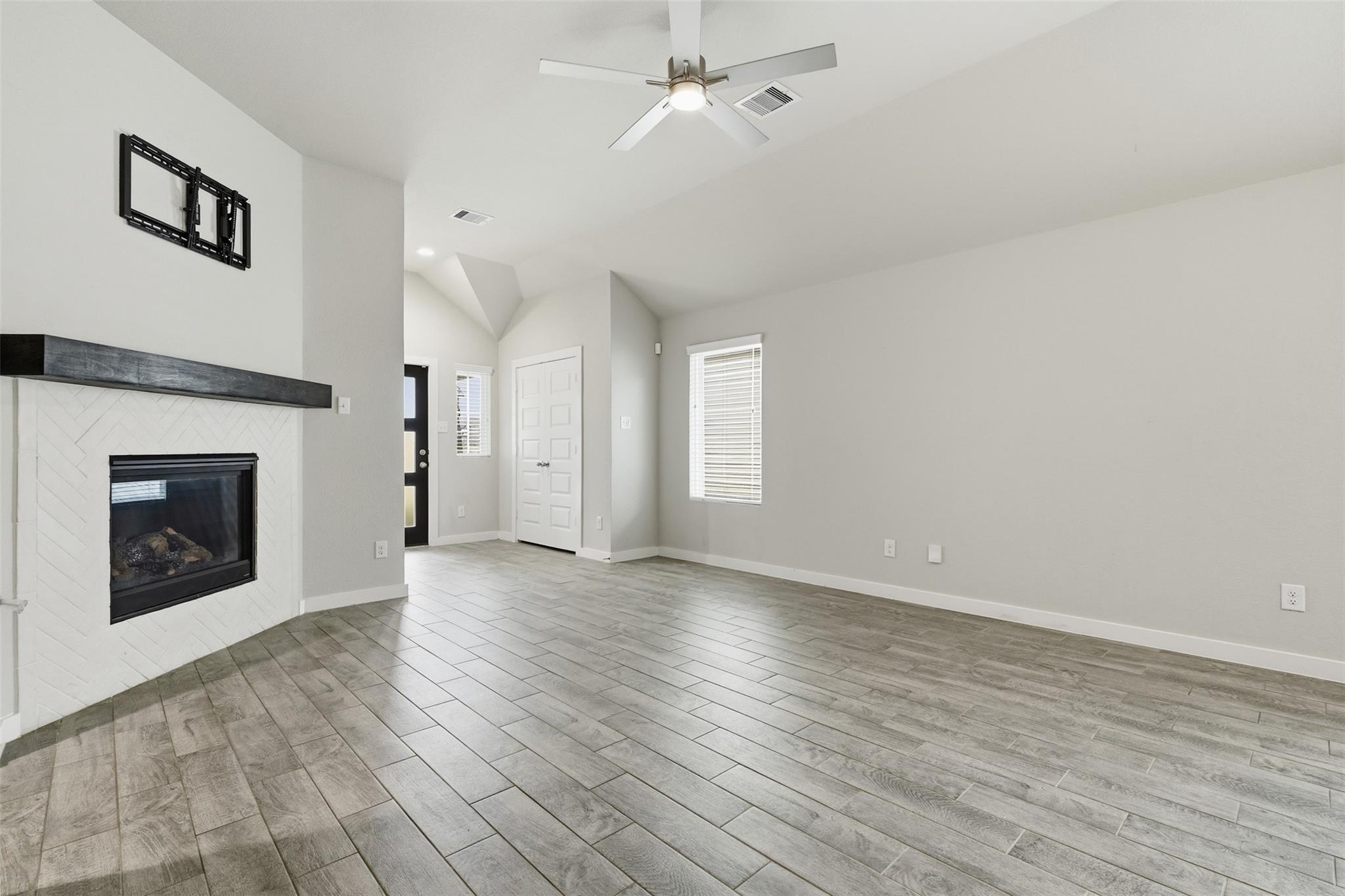 2742 Oakleaf Ash Lane