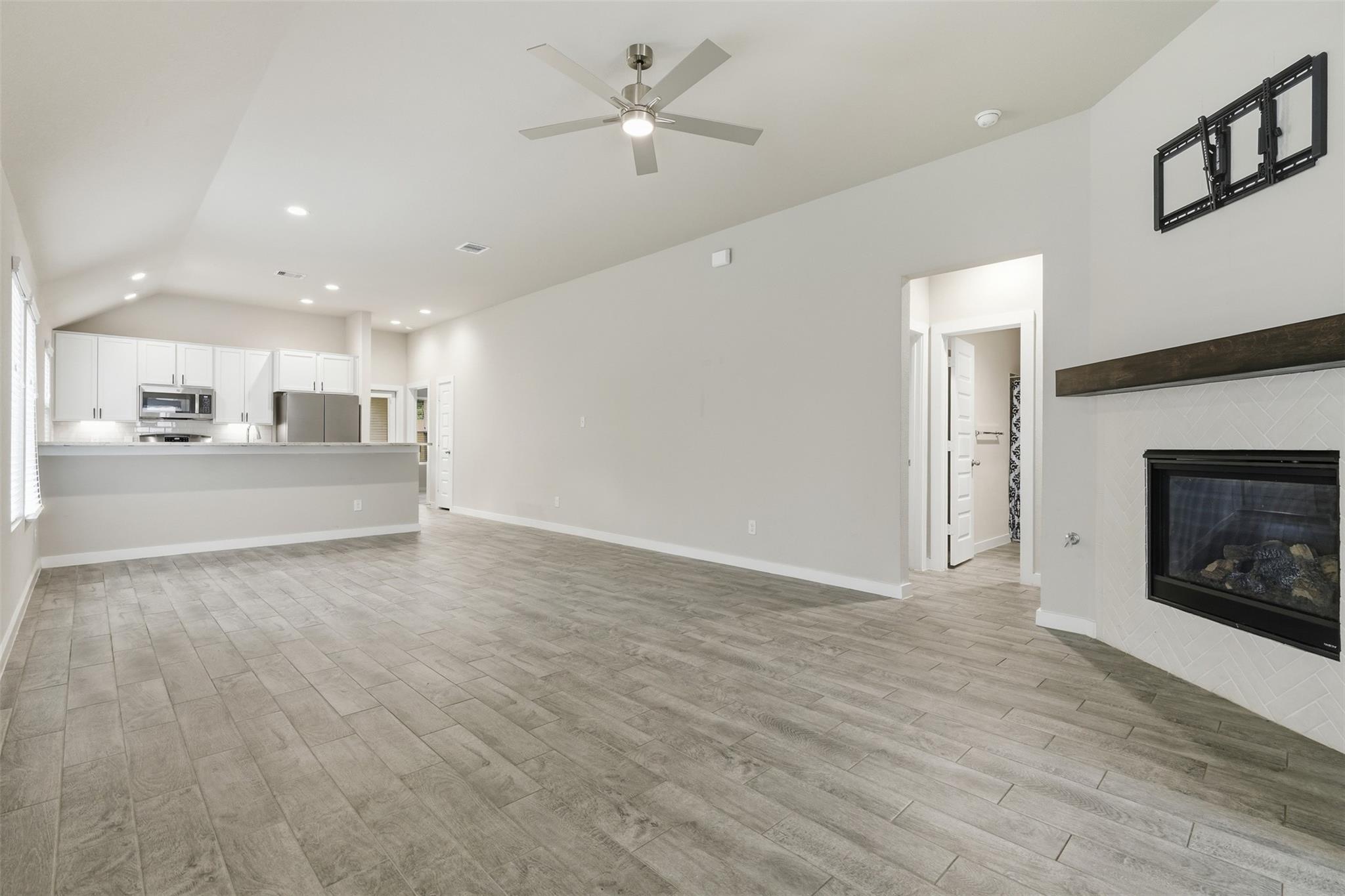 2742 Oakleaf Ash Lane