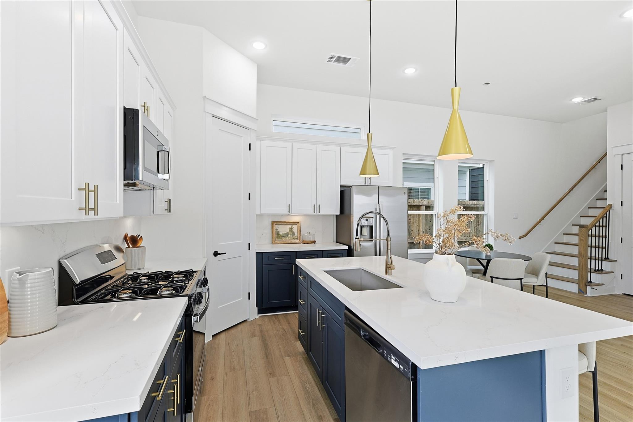 8918 Sunshine Laverne Lane