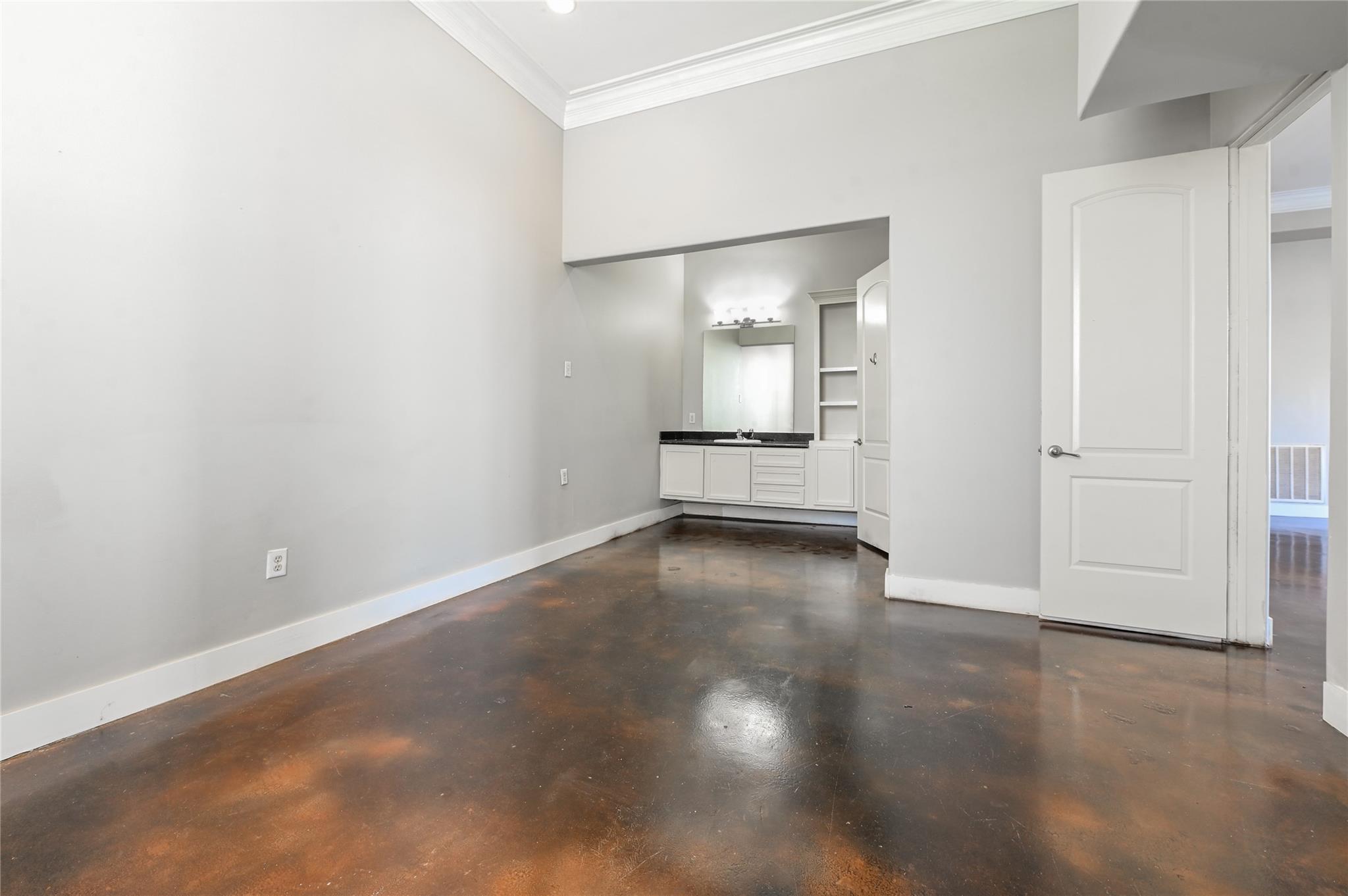 5801 Winsome Lane # 201