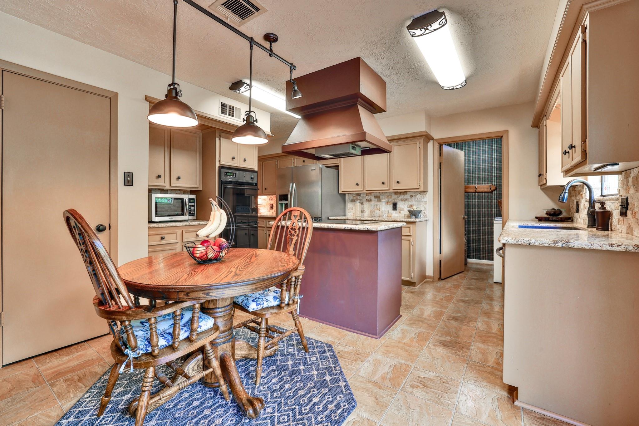 16011 Pebble Bend Drive, Houston