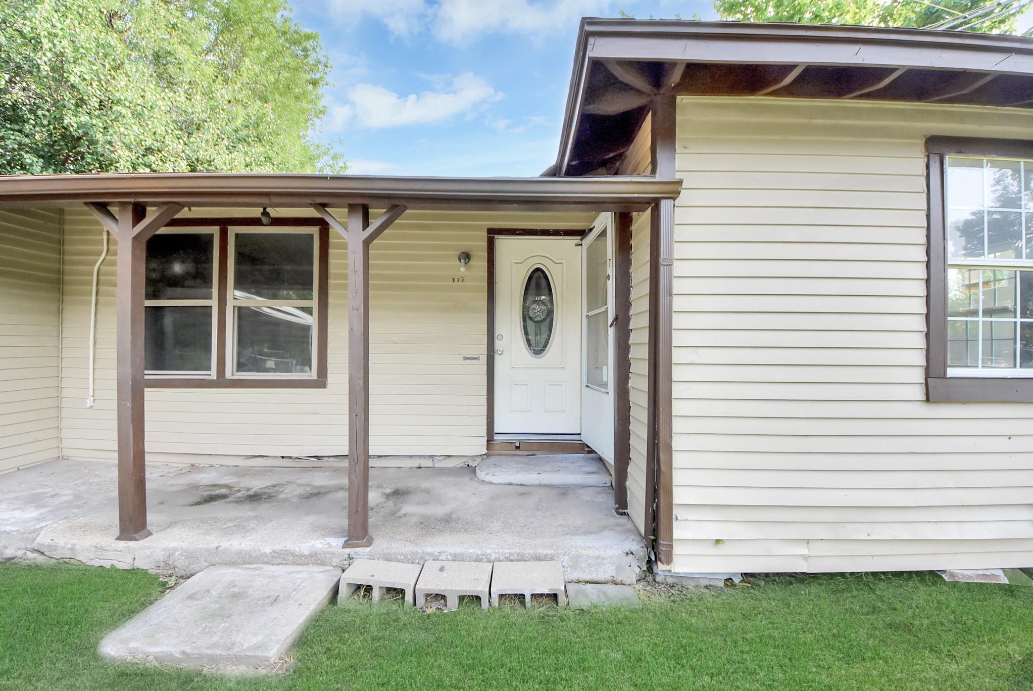 117 E Witcher Lane
