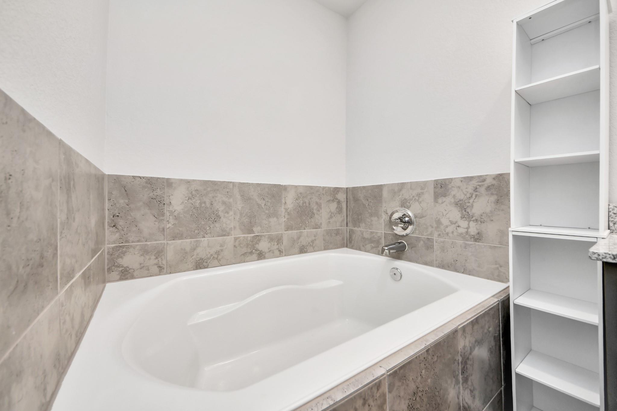 4423 Santorini Lane
