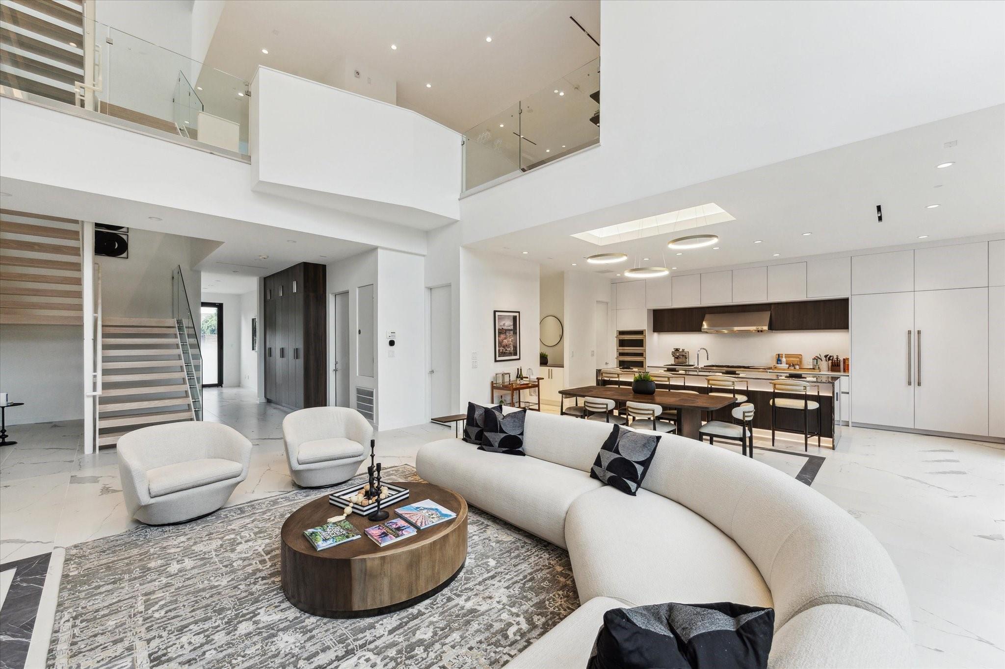 1005 W 7th 1/2 Street