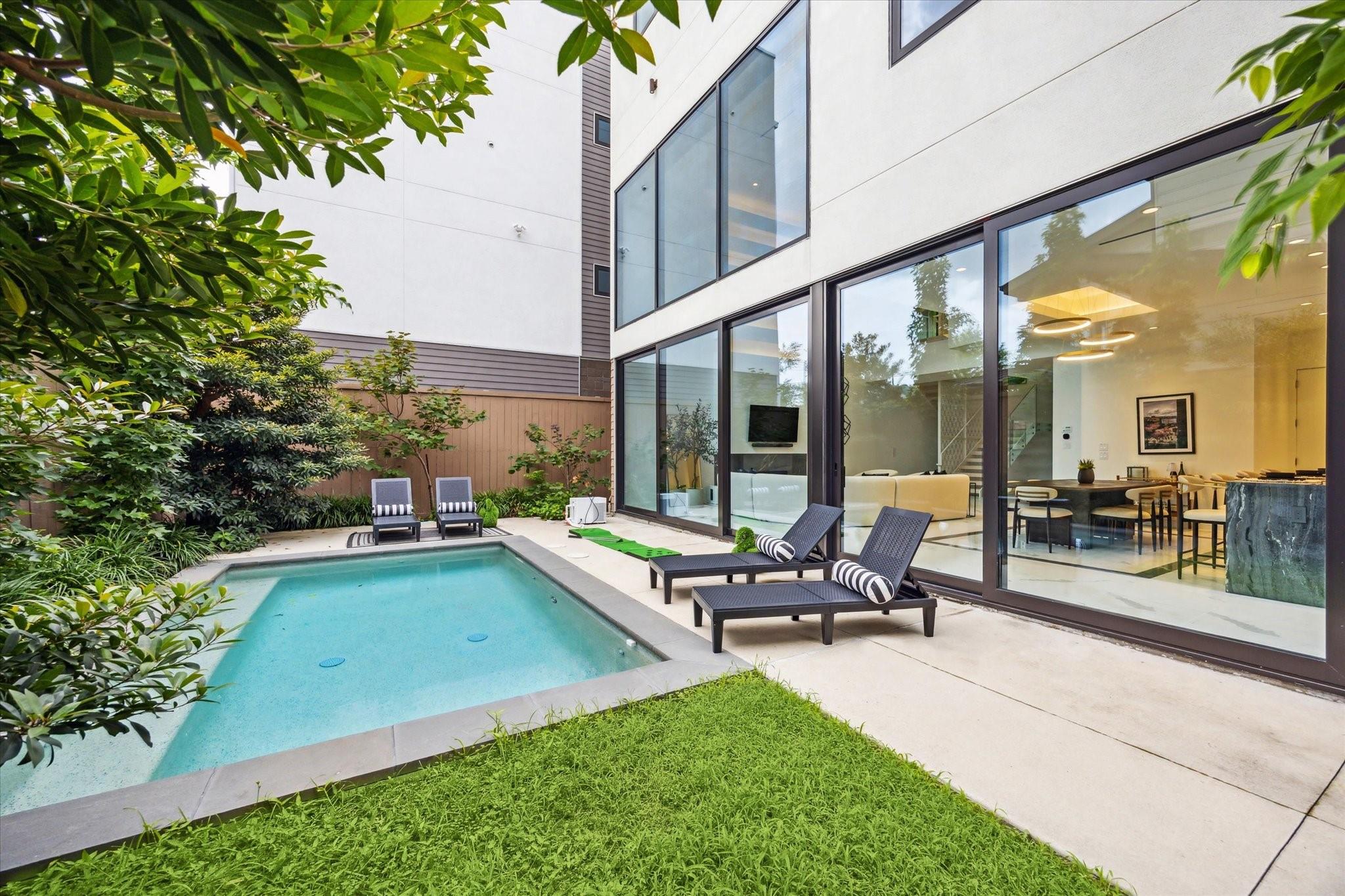 1005 W 7th 1/2 Street