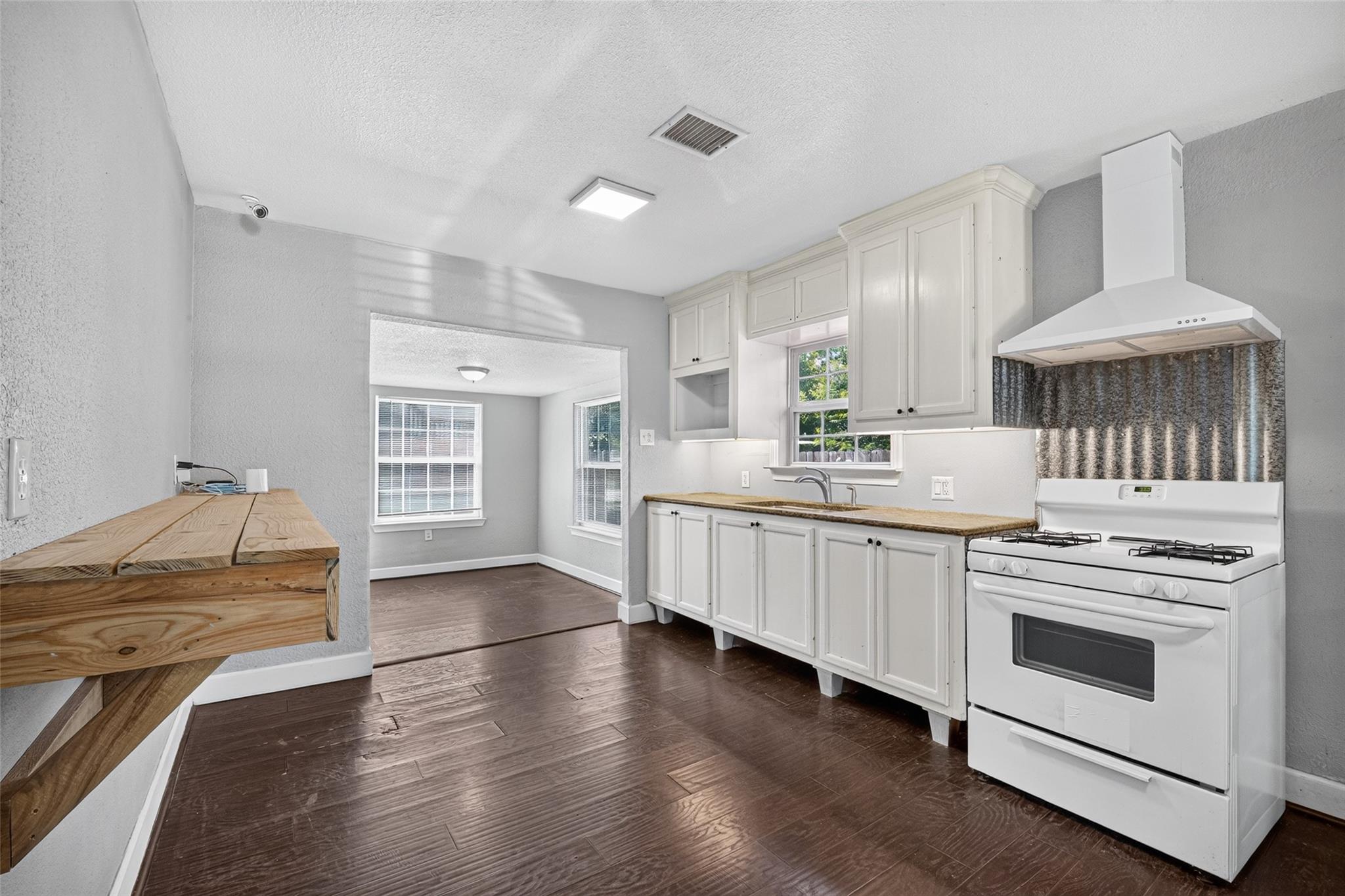 7218 Philibert Lane