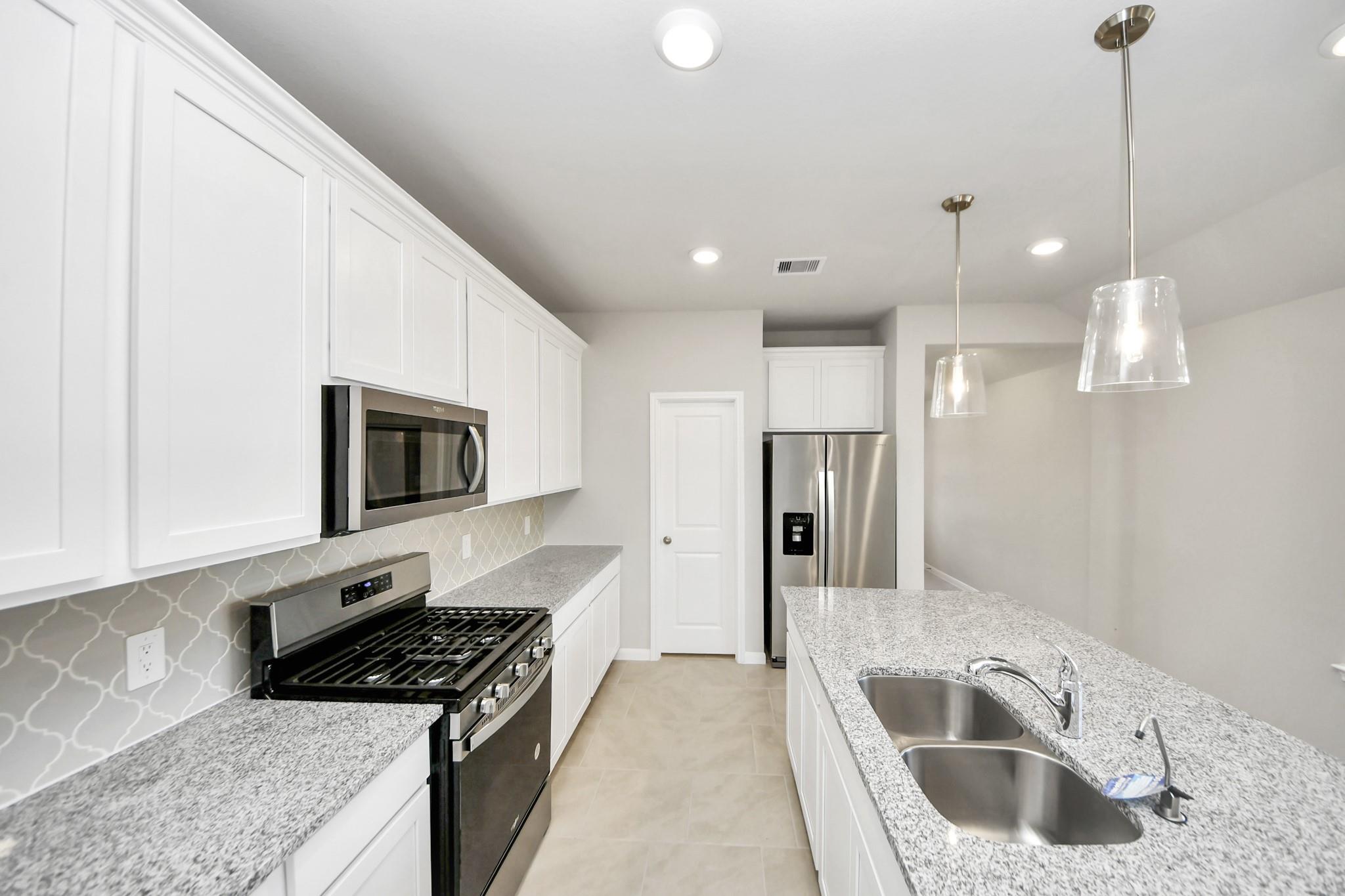 19584 Stripe Hill Bend